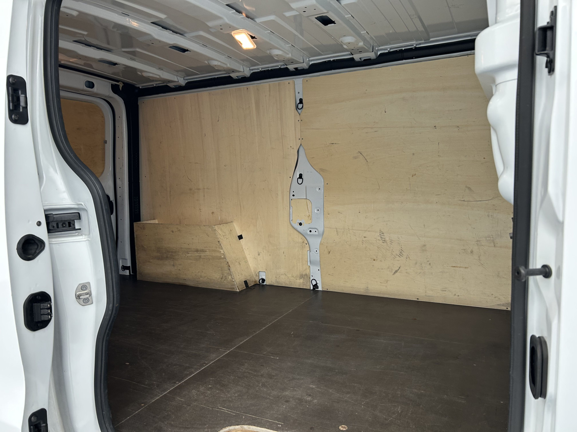 Vente en ligne Renault Trafic 3 Fourgon TRAFIC FGN L2H1 3000 KG BLUE DCI 130 au prix de 23 290 €