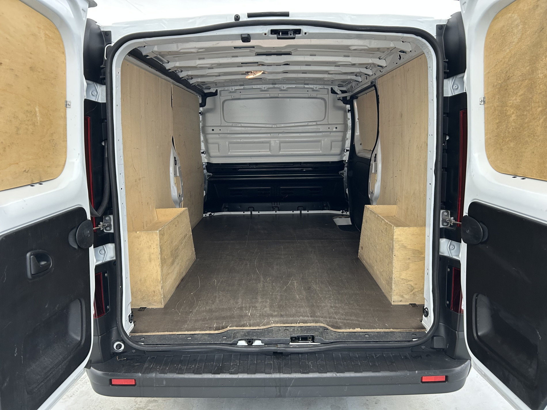 Vente en ligne Renault Trafic 3 Fourgon TRAFIC FGN L2H1 3000 KG BLUE DCI 130 au prix de 23 290 €
