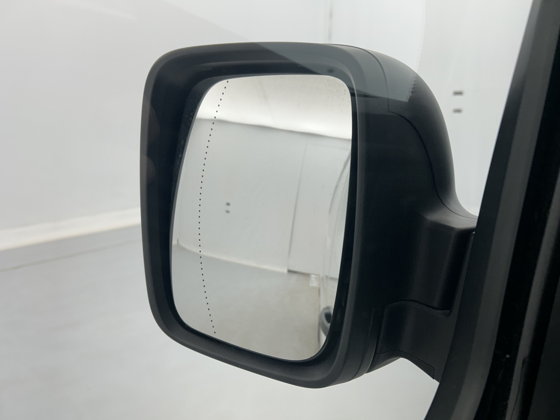 Vente en ligne Renault Trafic 3 Fourgon TRAFIC FGN L2H1 3000 KG BLUE DCI 130 au prix de 23 290 €