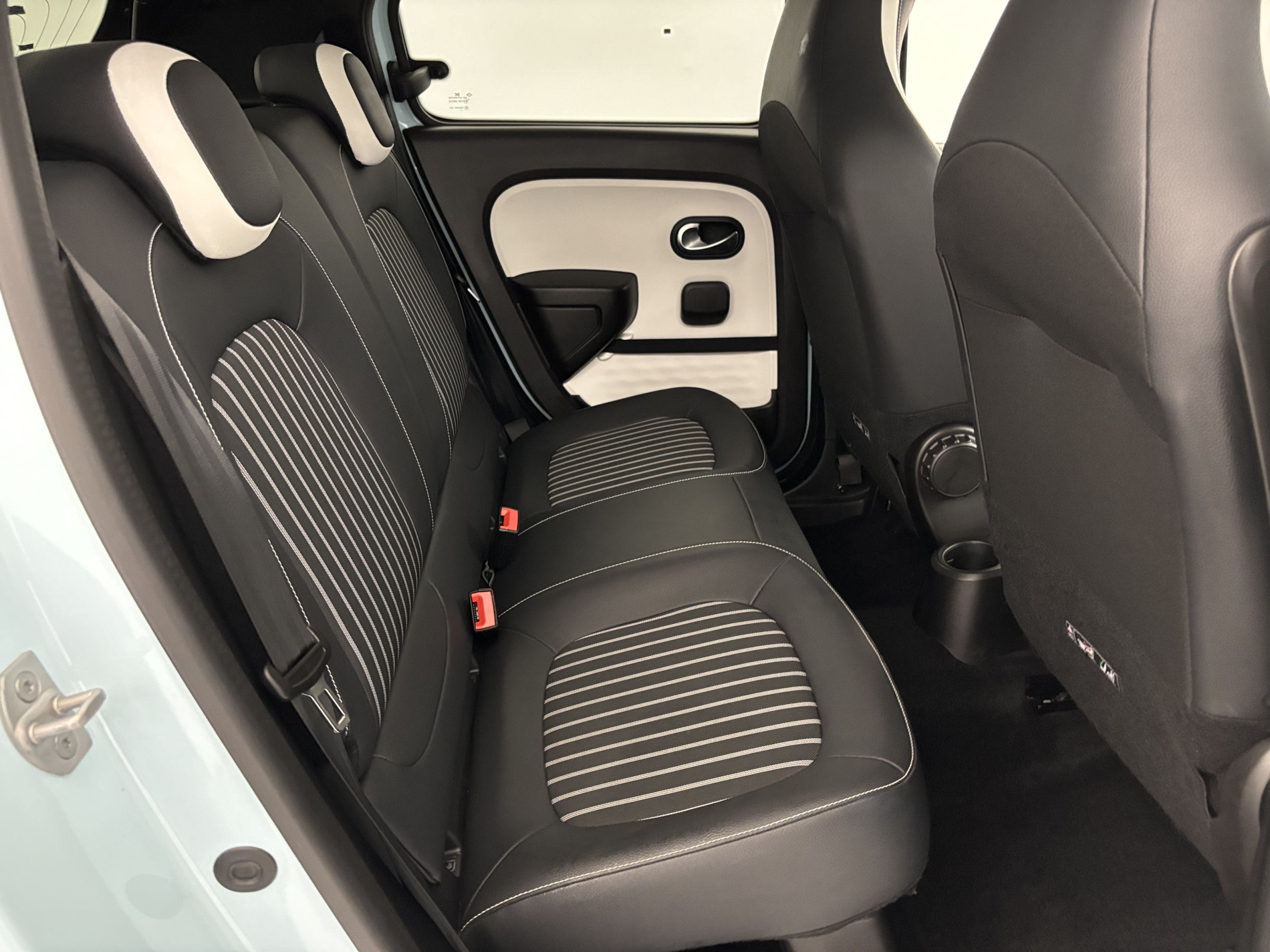 Vente en ligne Renault Twingo Electrique Twingo III E-Tech au prix de 10 990 €