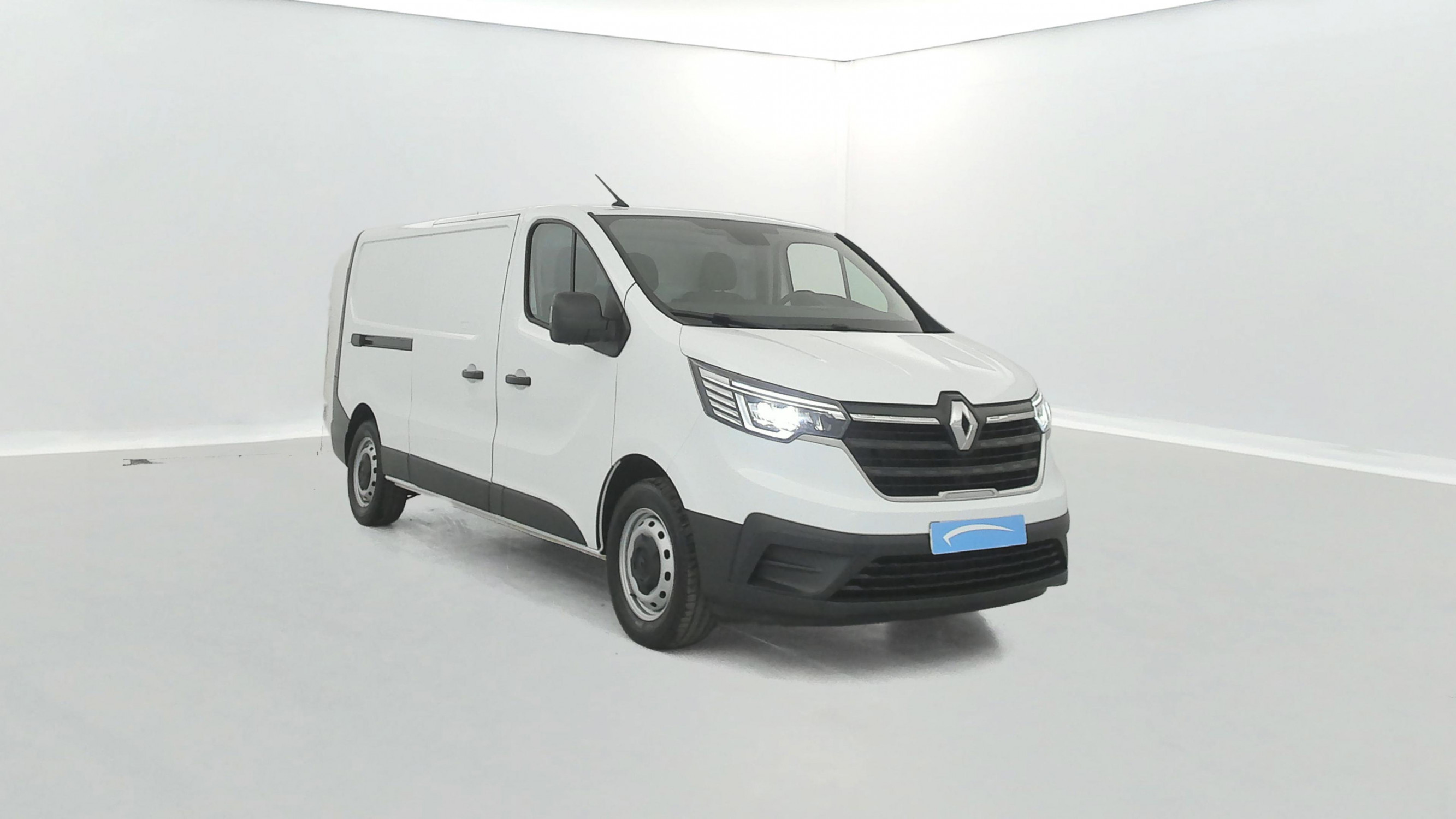 Vente en ligne Renault Trafic 3 Fourgon TRAFIC FGN L2H1 3000 KG BLUE DCI 130 au prix de 23 990 €