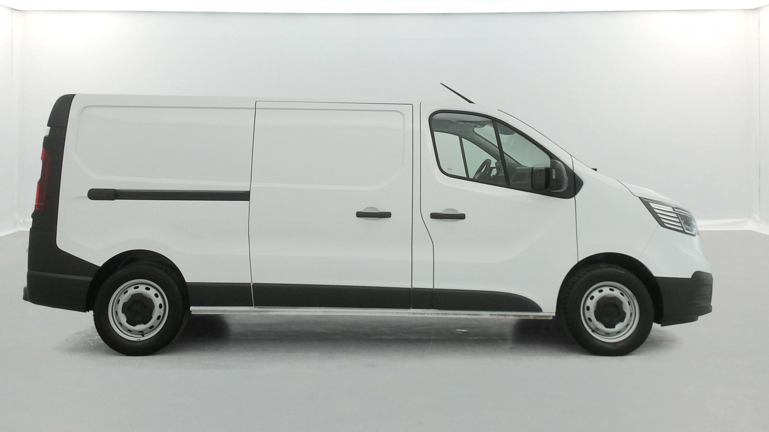 Vente en ligne Renault Trafic 3 Fourgon TRAFIC FGN L2H1 3000 KG BLUE DCI 130 au prix de 23 990 €