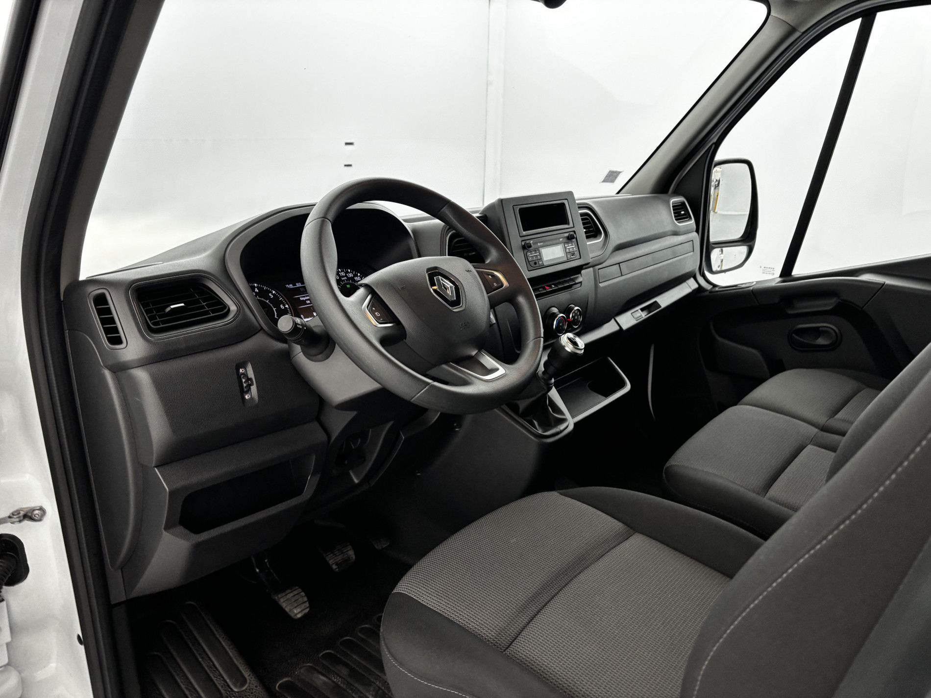 Vente en ligne Renault Master Fourgon MASTER FGN TRAC F3500 L2H2 DCI 135 au prix de 22 990 €