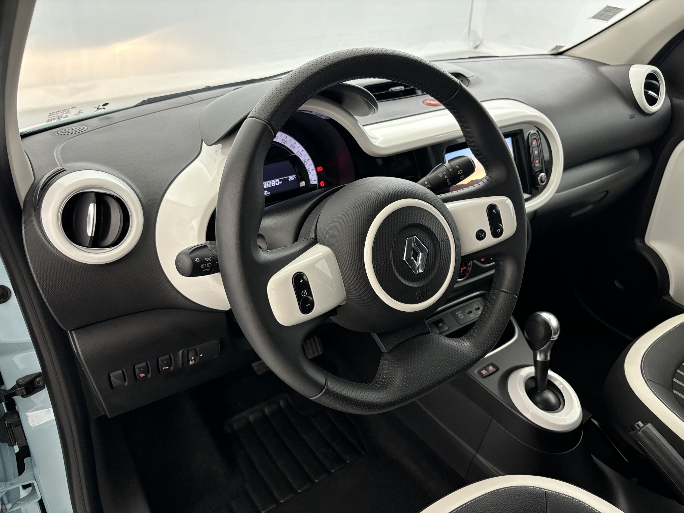 Vente en ligne Renault Twingo Electrique Twingo III E-Tech au prix de 10 990 €