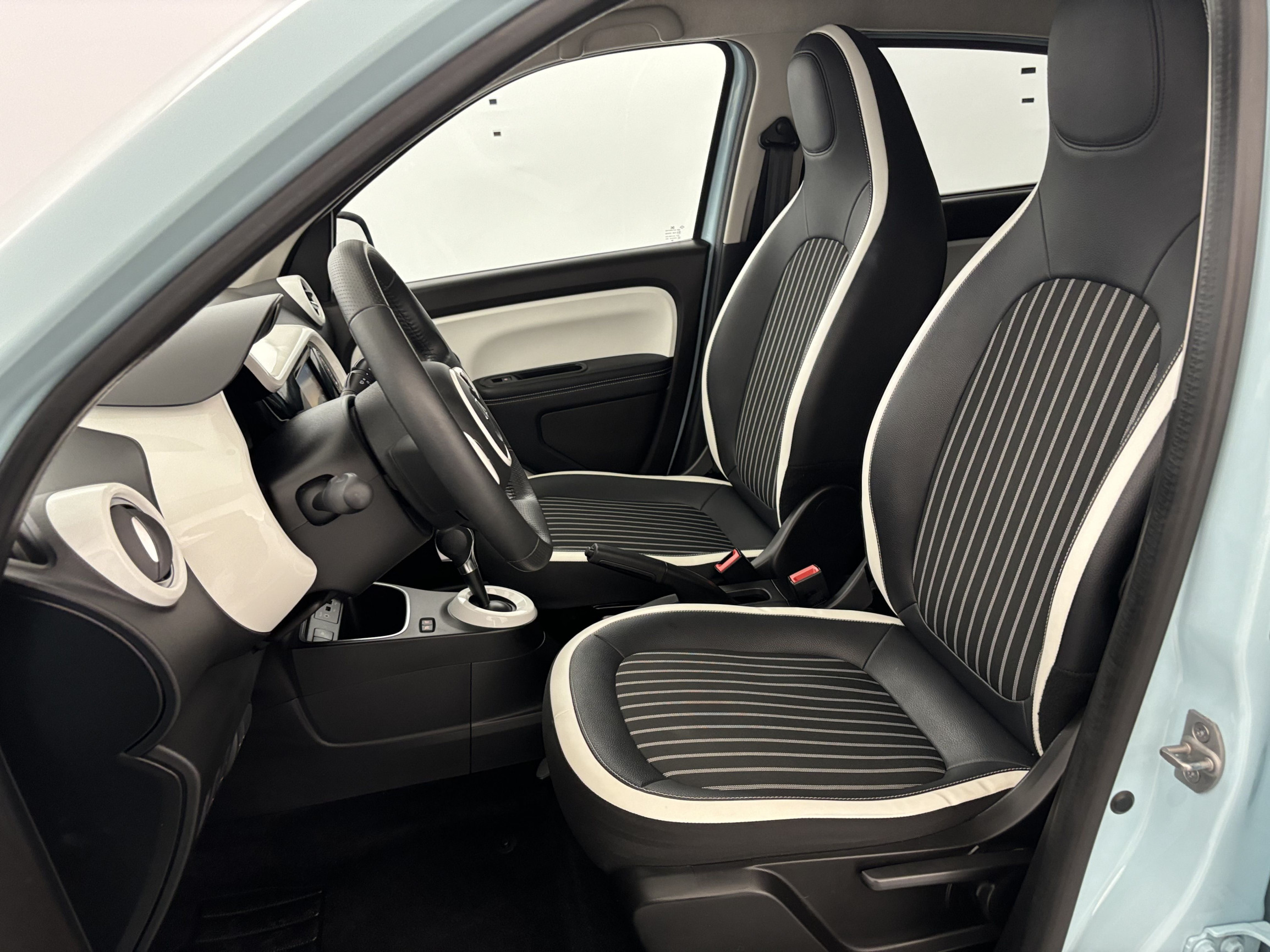 Vente en ligne Renault Twingo Electrique Twingo III E-Tech au prix de 10 990 €