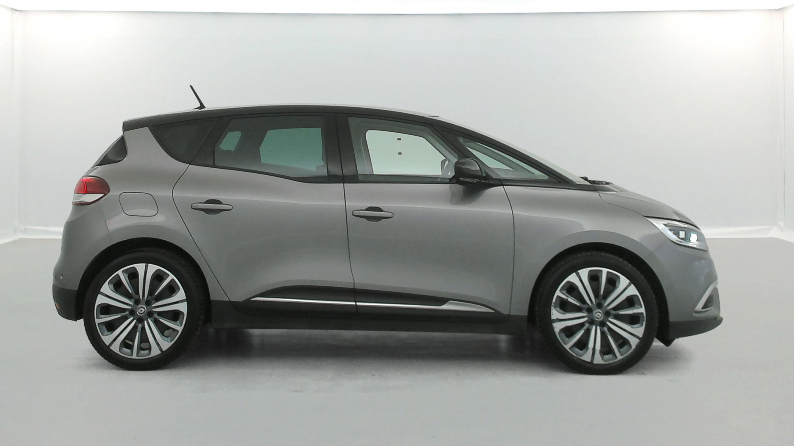 Vente en ligne Renault Scenic 4 Scenic TCe 140 FAP EDC - 21 au prix de 19 990 €