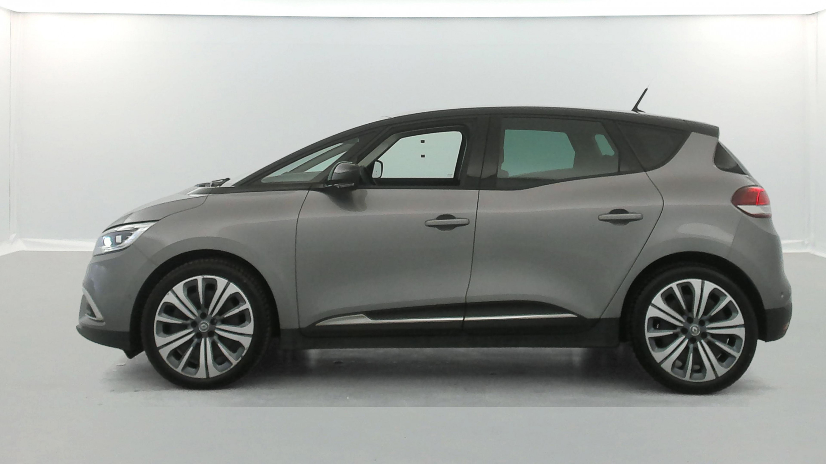 Vente en ligne Renault Scenic 4 Scenic TCe 140 FAP EDC - 21 au prix de 19 990 €