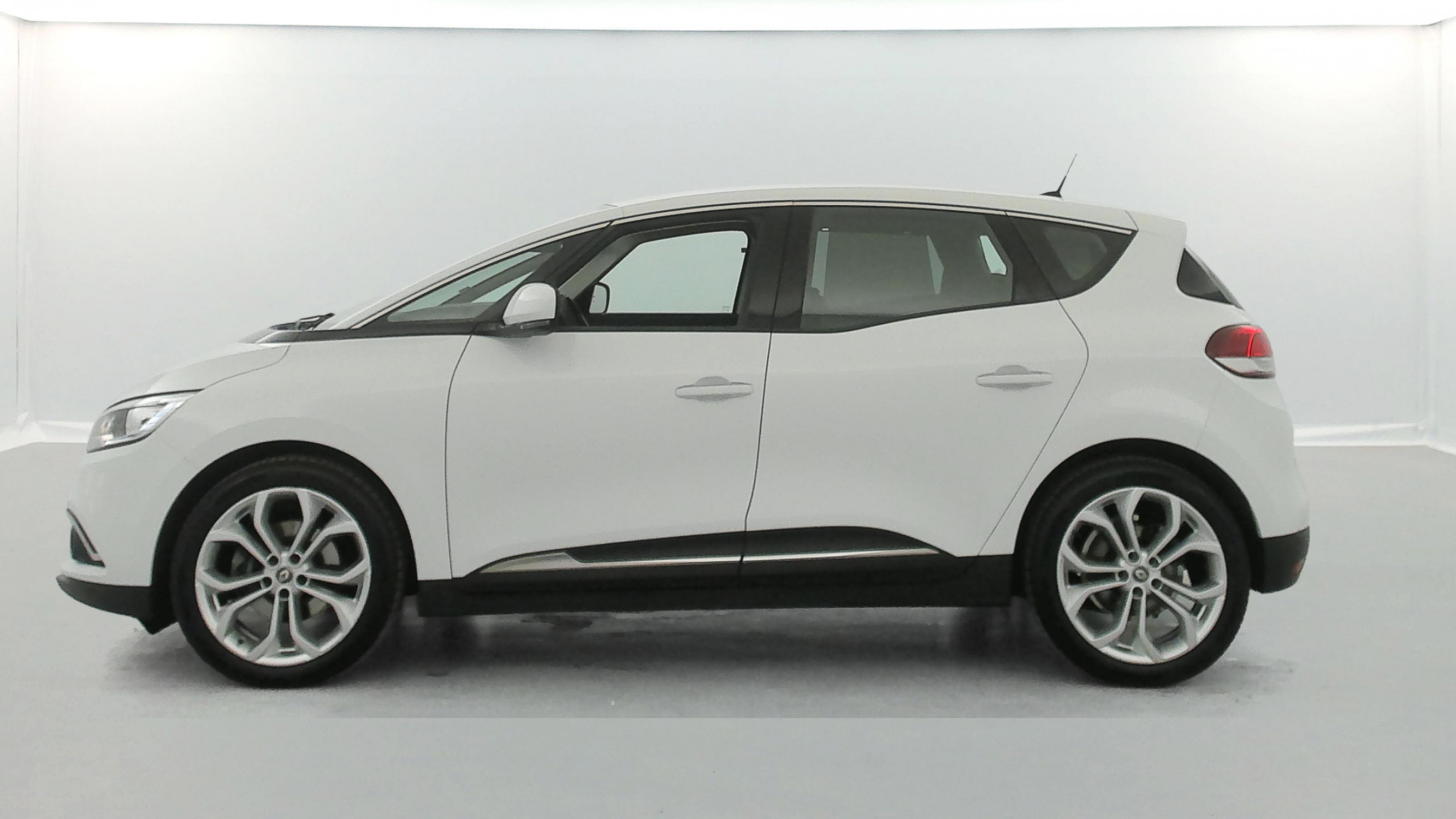 Vente en ligne Renault Scenic 4 Scenic dCi 110 Energy au prix de 15 990 €
