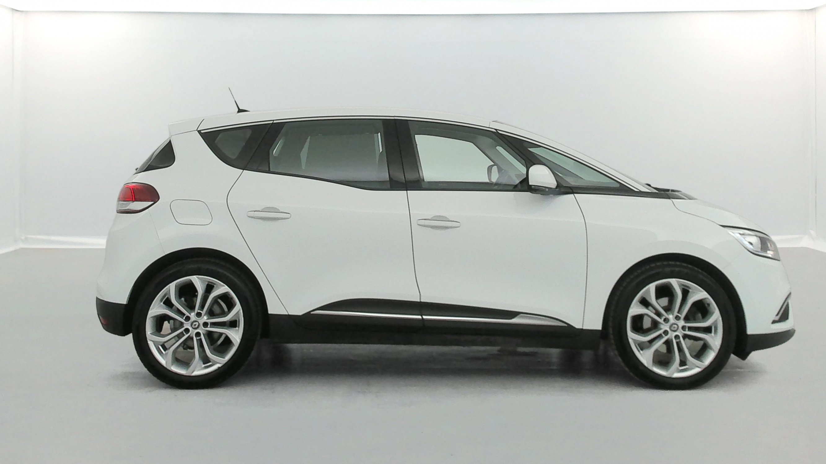 Vente en ligne Renault Scenic 4 Scenic dCi 110 Energy au prix de 15 990 €