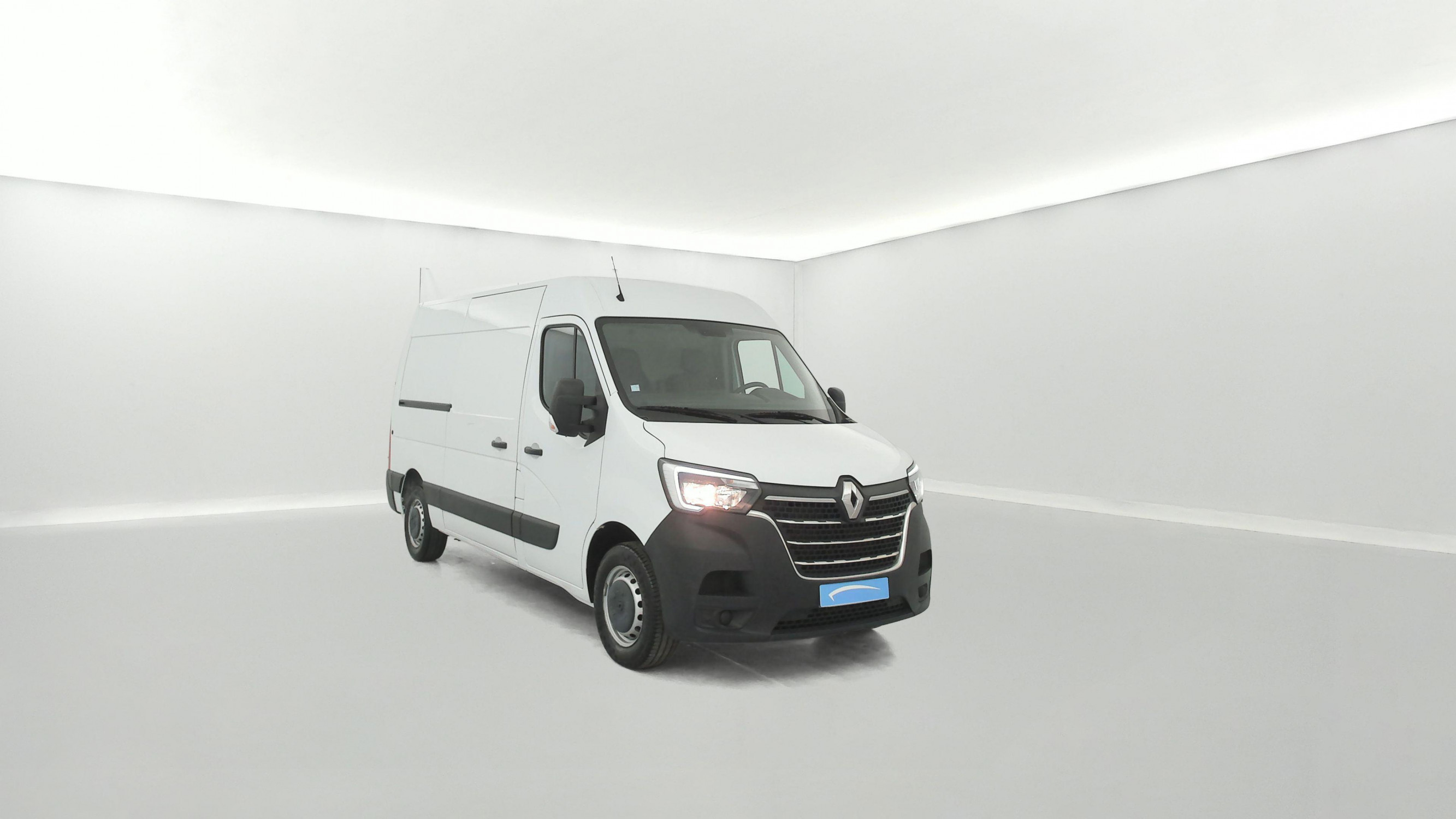 Vente en ligne Renault Master Fourgon MASTER FGN TRAC F3300 L2H2 BLUE DCI 135 au prix de 22 490 €