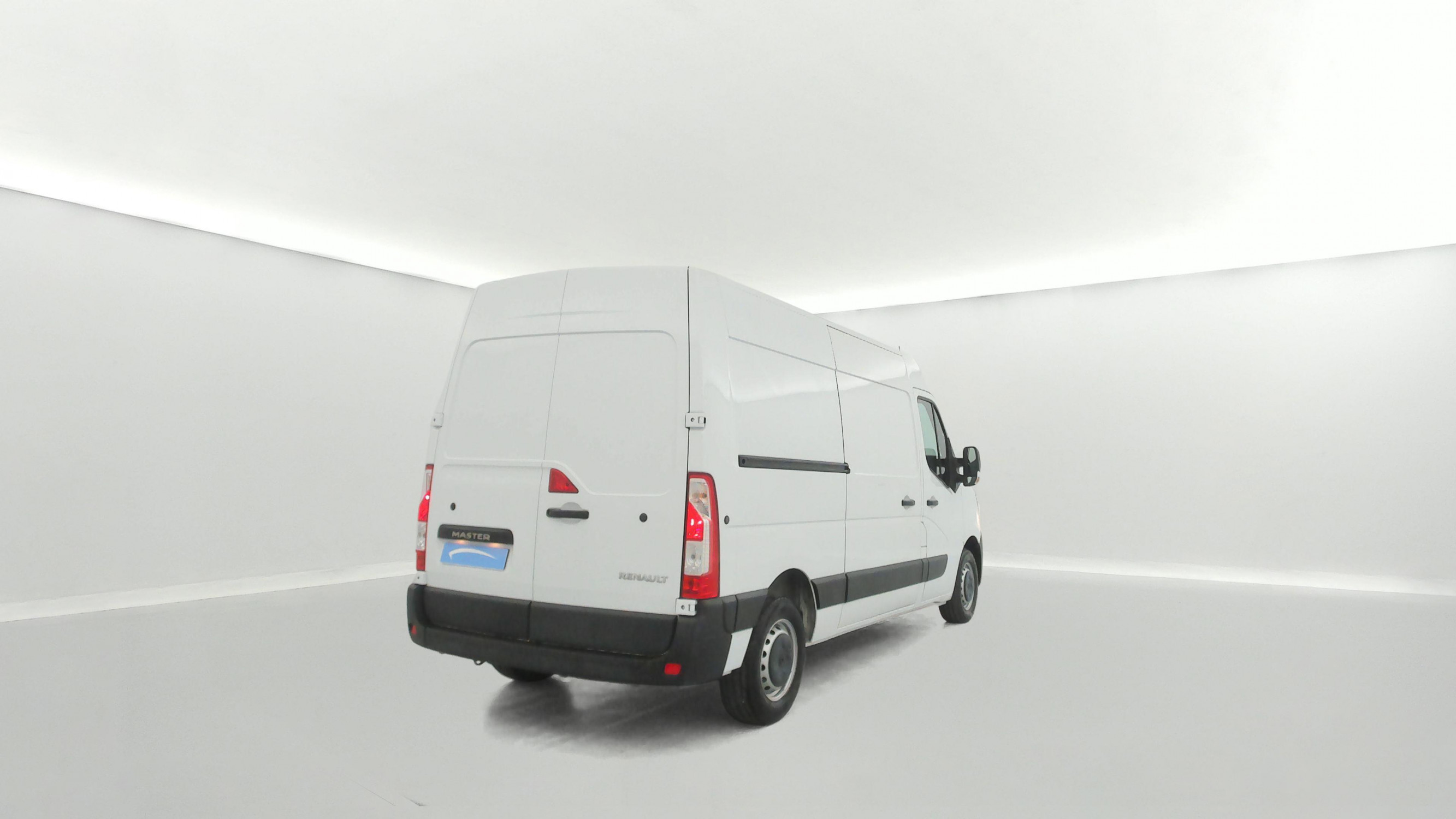 Vente en ligne Renault Master Fourgon MASTER FGN TRAC F3300 L2H2 BLUE DCI 135 au prix de 22 490 €