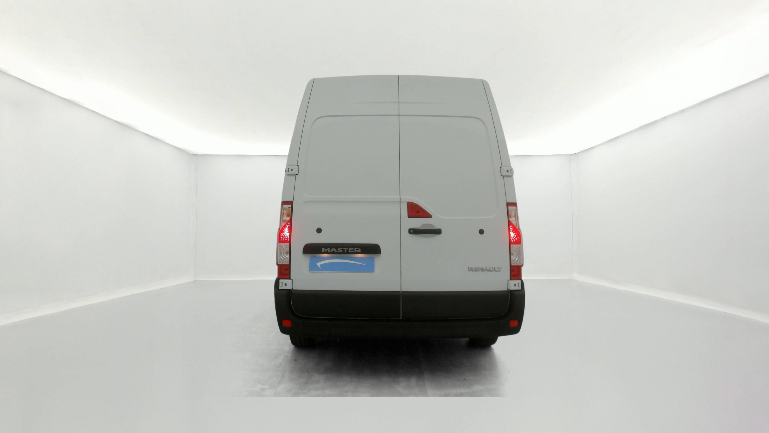 Vente en ligne Renault Master Fourgon MASTER FGN TRAC F3300 L2H2 BLUE DCI 135 au prix de 22 490 €