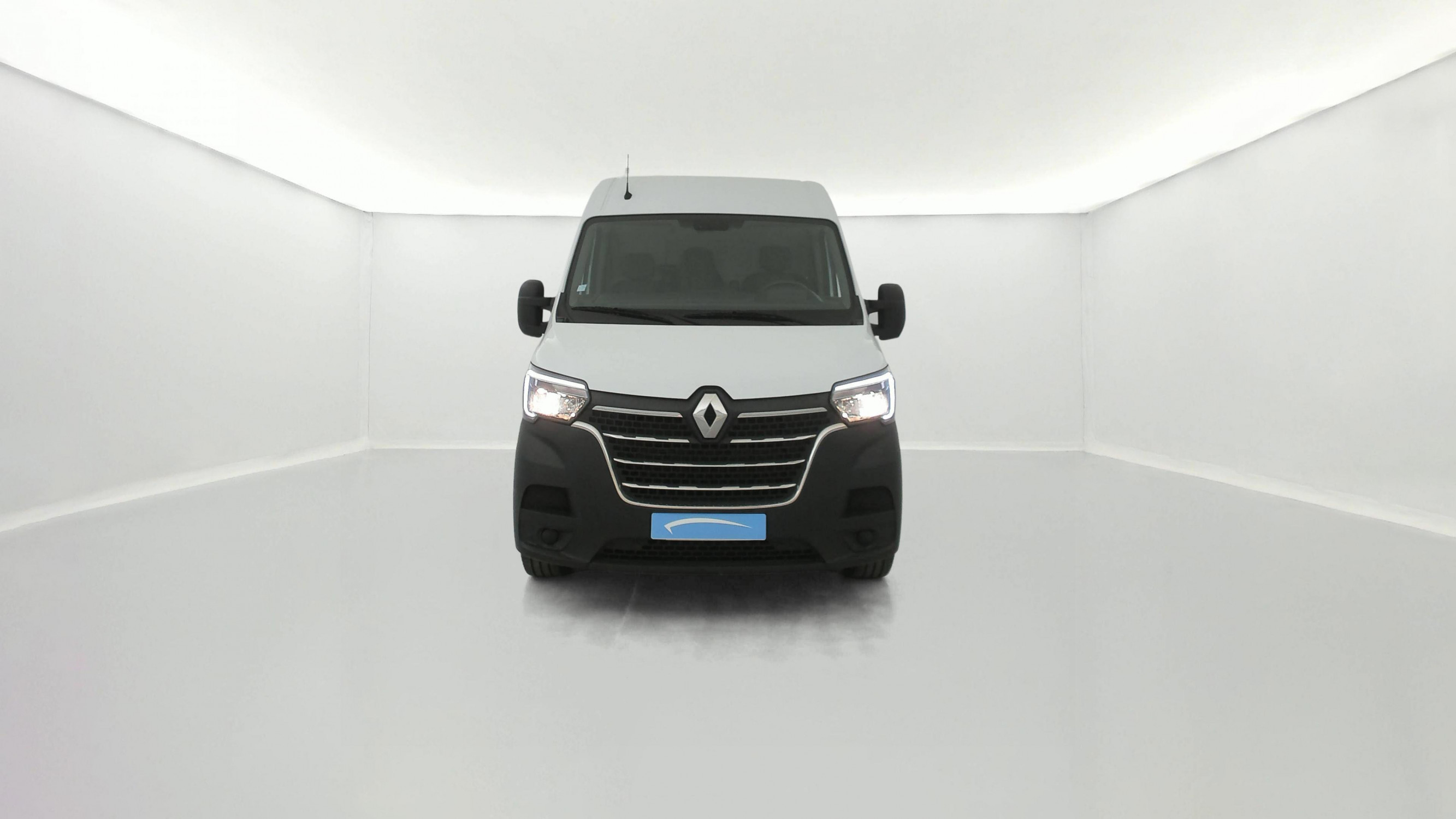 Vente en ligne Renault Master Fourgon MASTER FGN TRAC F3300 L2H2 BLUE DCI 135 au prix de 22 490 €