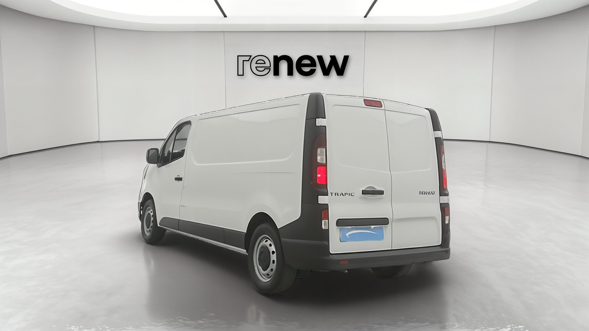 Vente en ligne Renault Trafic 3 Fourgon TRAFIC FGN L2H1 3000 KG BLUE DCI 130 au prix de 23 990 €