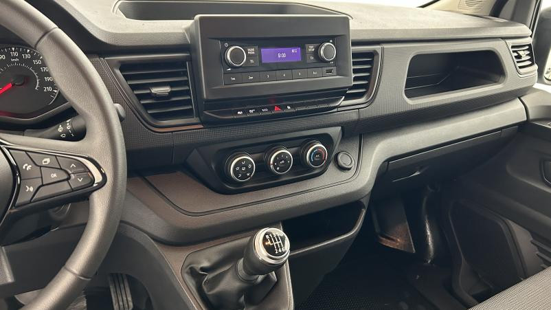 Vente en ligne Renault Trafic 3 Fourgon TRAFIC FGN L2H1 3000 KG BLUE DCI 130 au prix de 23 990 €