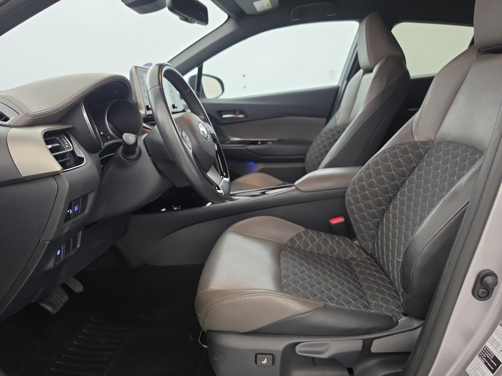 Vente en ligne Toyota C-HR C-HR Hybride 2.0L au prix de 19 990 €