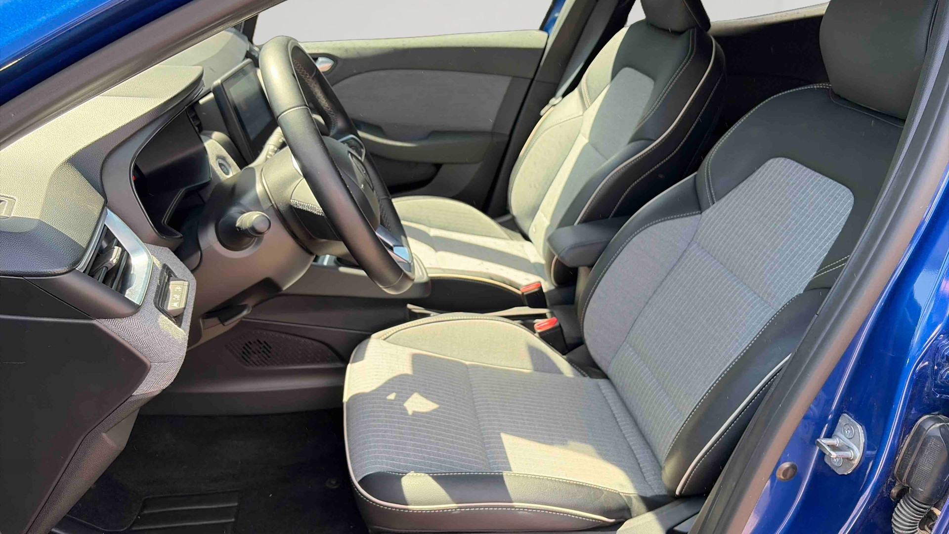 Vente en ligne Renault Clio 5 Clio E-Tech full hybrid 145 au prix de 19 390 €