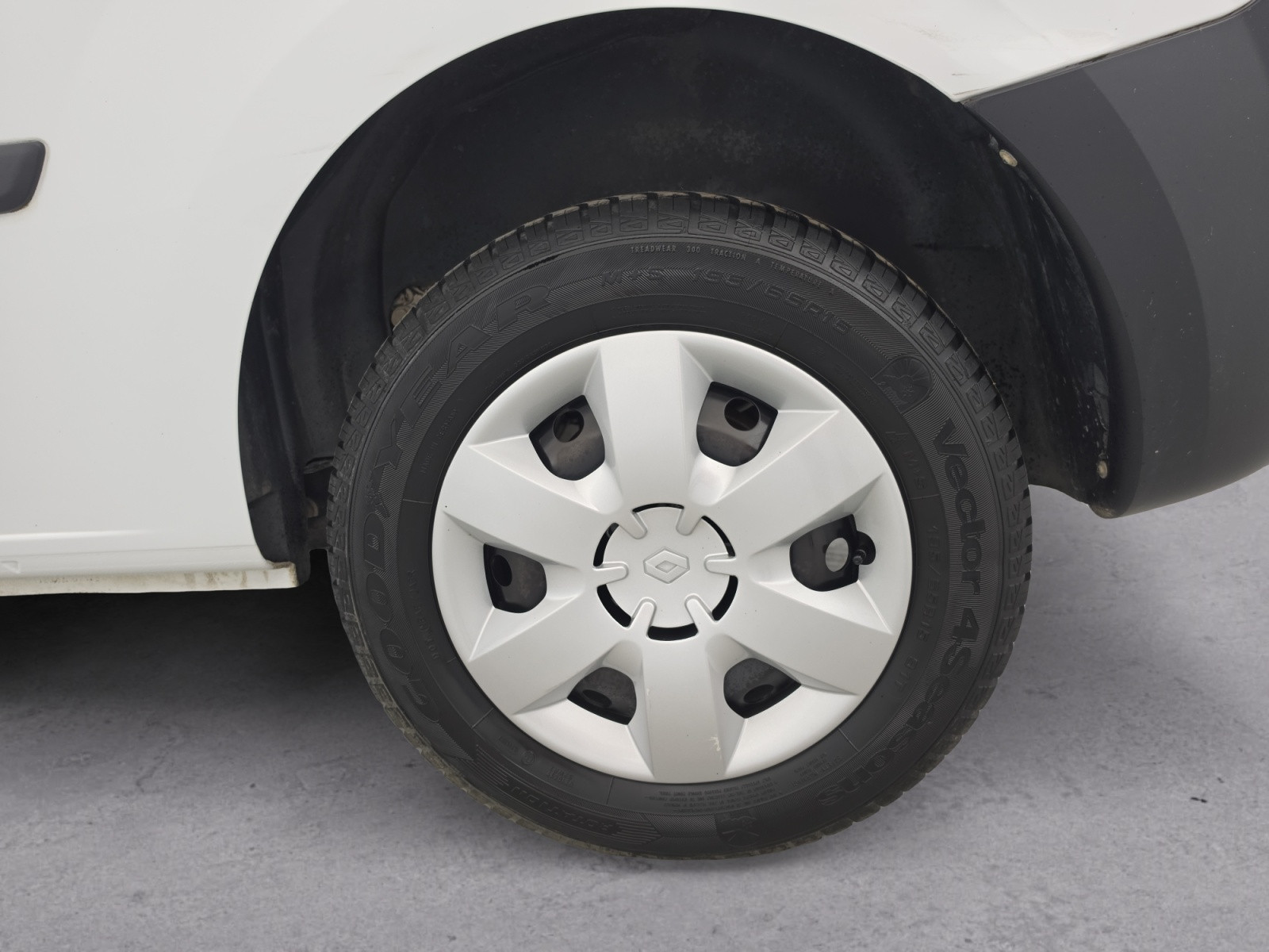 Vente en ligne Renault Kangoo Express  BLUE DCI 95 au prix de 13 990 €