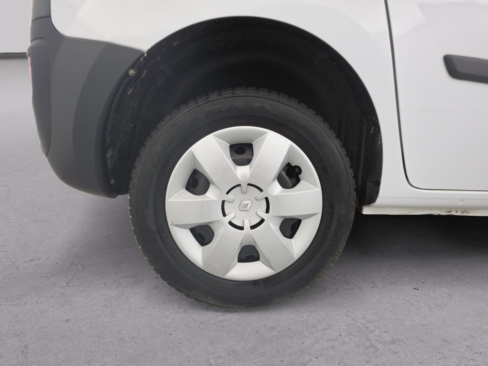 Vente en ligne Renault Kangoo Express  BLUE DCI 95 au prix de 13 990 €