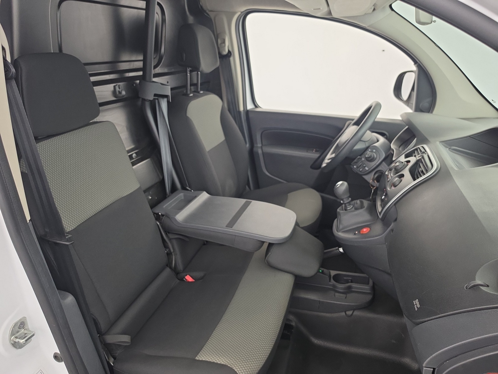 Vente en ligne Renault Kangoo Express  BLUE DCI 95 au prix de 13 990 €