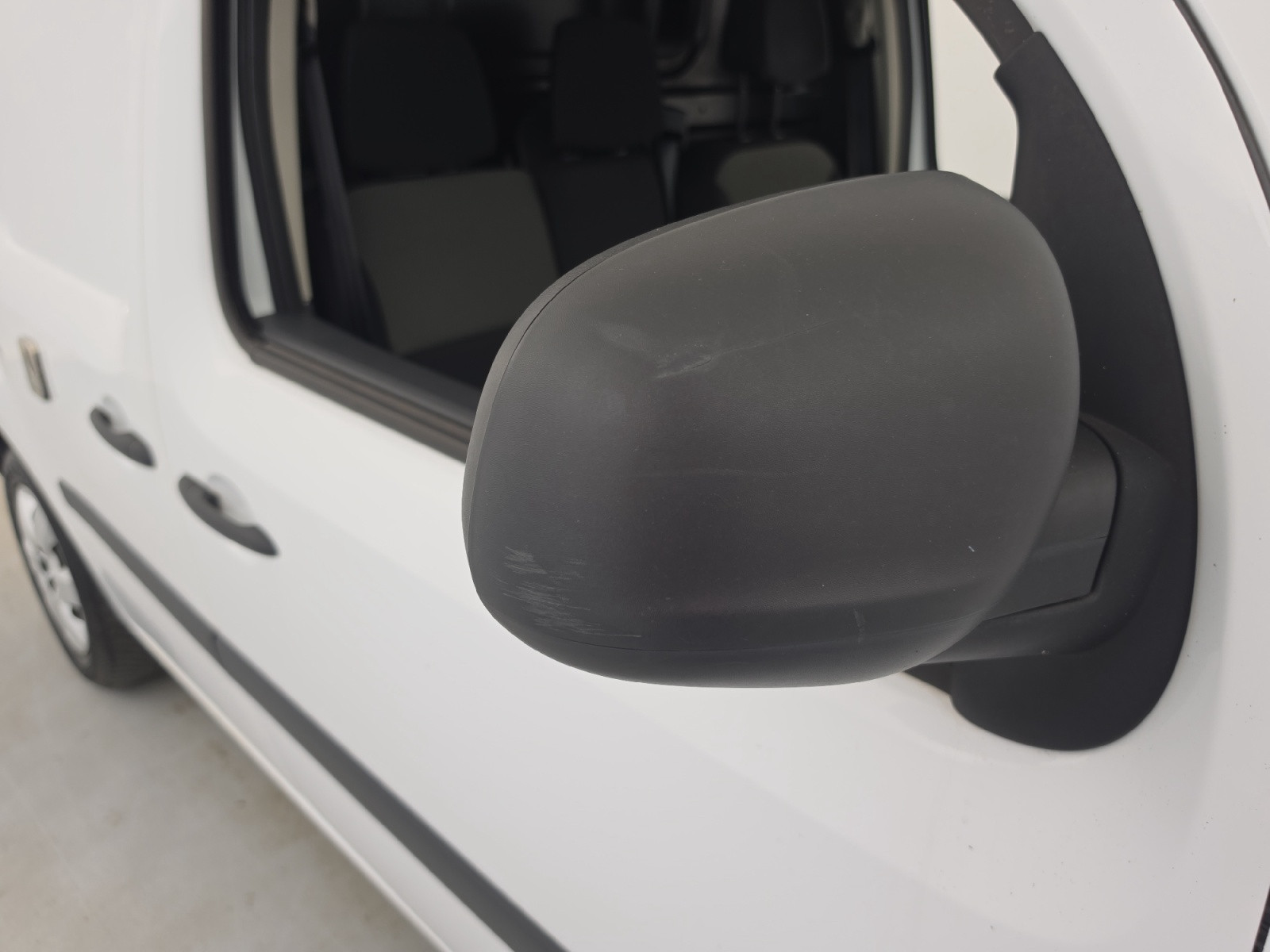 Vente en ligne Renault Kangoo Express  BLUE DCI 95 au prix de 13 990 €