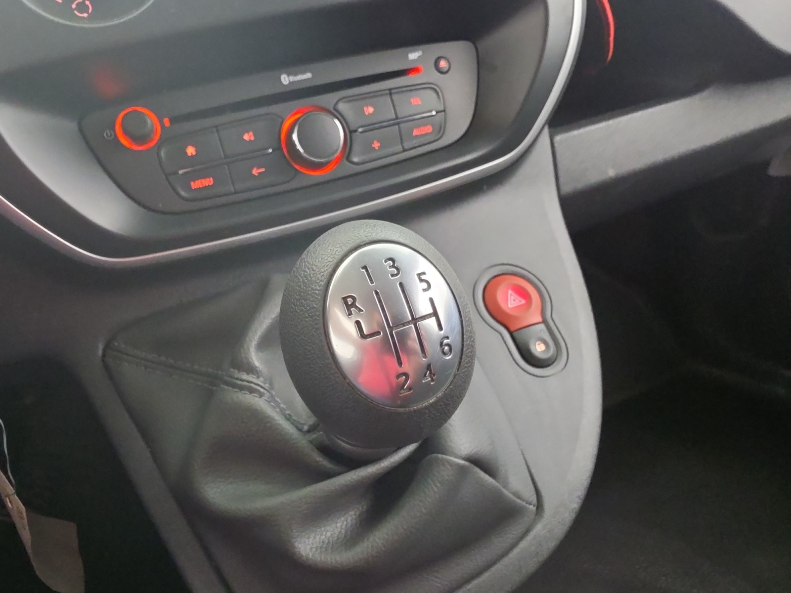 Vente en ligne Renault Kangoo Express  BLUE DCI 95 au prix de 13 990 €
