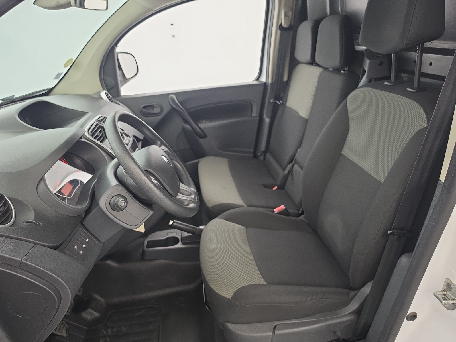 Vente en ligne Renault Kangoo Express  BLUE DCI 95 au prix de 13 990 €