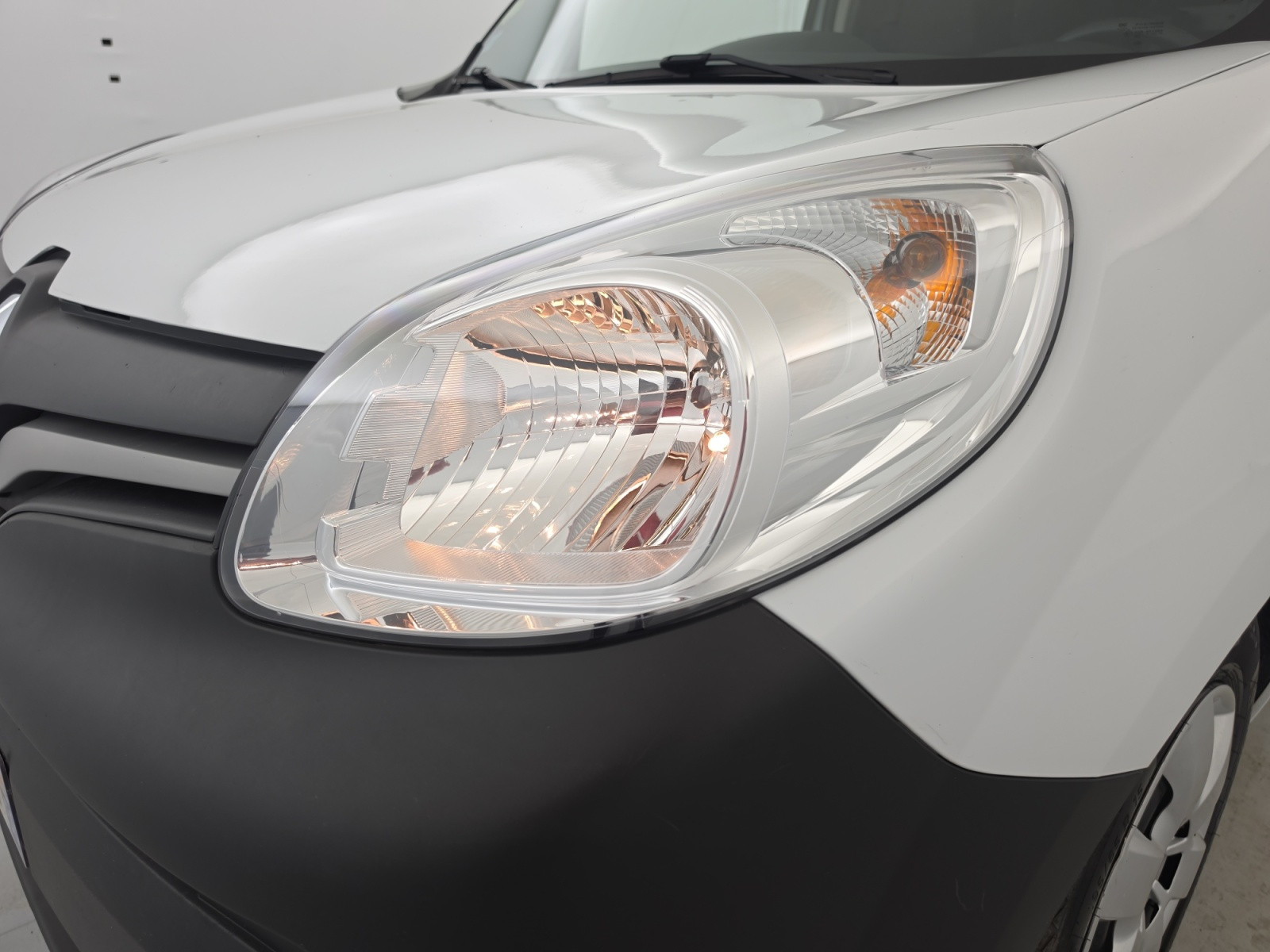 Vente en ligne Renault Kangoo Express  BLUE DCI 95 au prix de 13 990 €