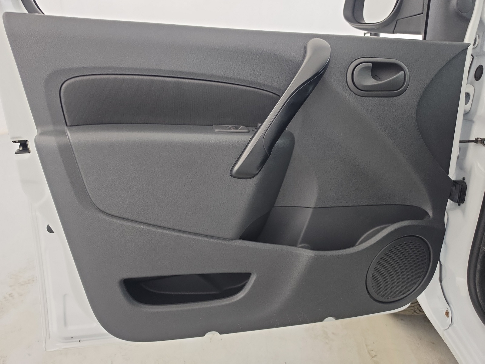 Vente en ligne Renault Kangoo Electrique KANGOO Z.E. ACHAT INTEGRAL au prix de 11 590 €