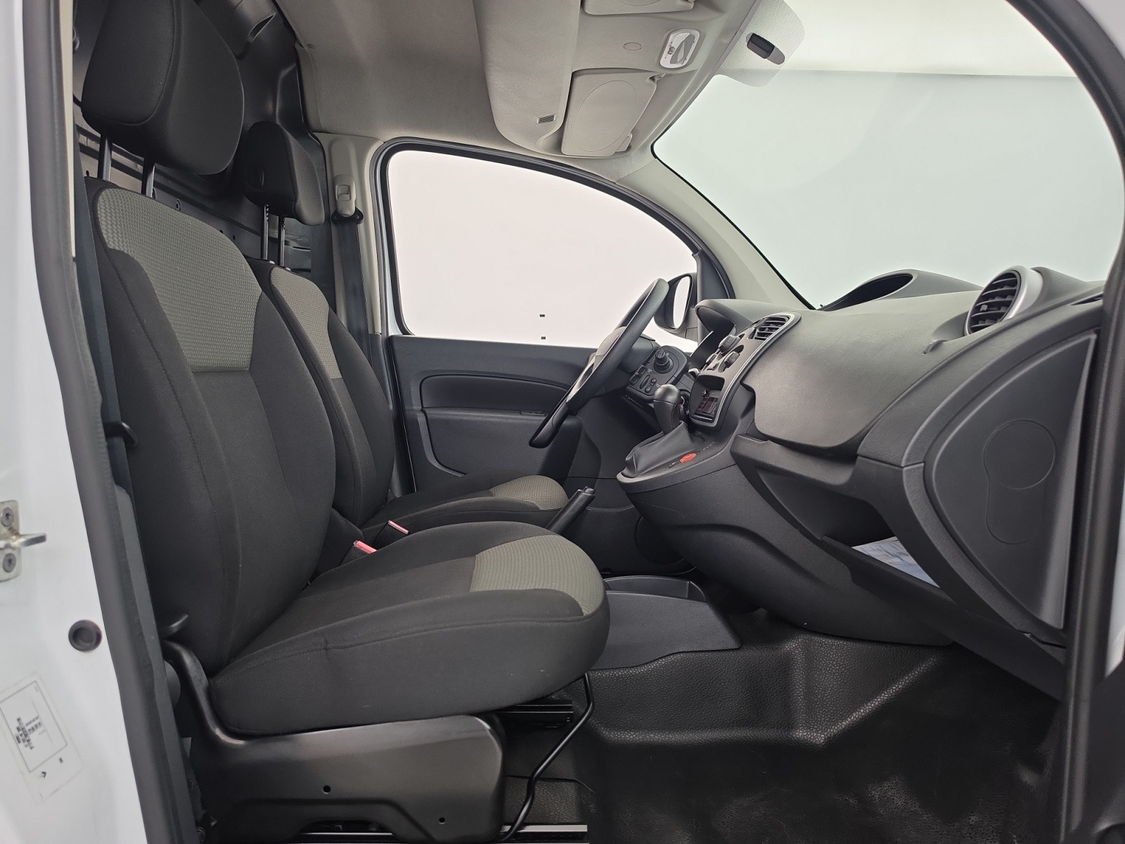 Vente en ligne Renault Kangoo Electrique KANGOO Z.E. ACHAT INTEGRAL au prix de 11 590 €