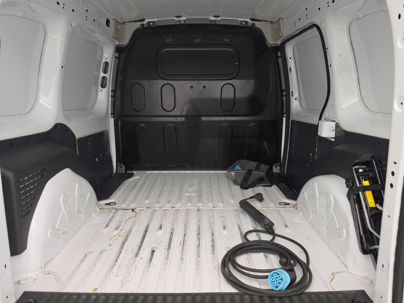 Vente en ligne Renault Kangoo Electrique KANGOO Z.E. ACHAT INTEGRAL au prix de 11 590 €