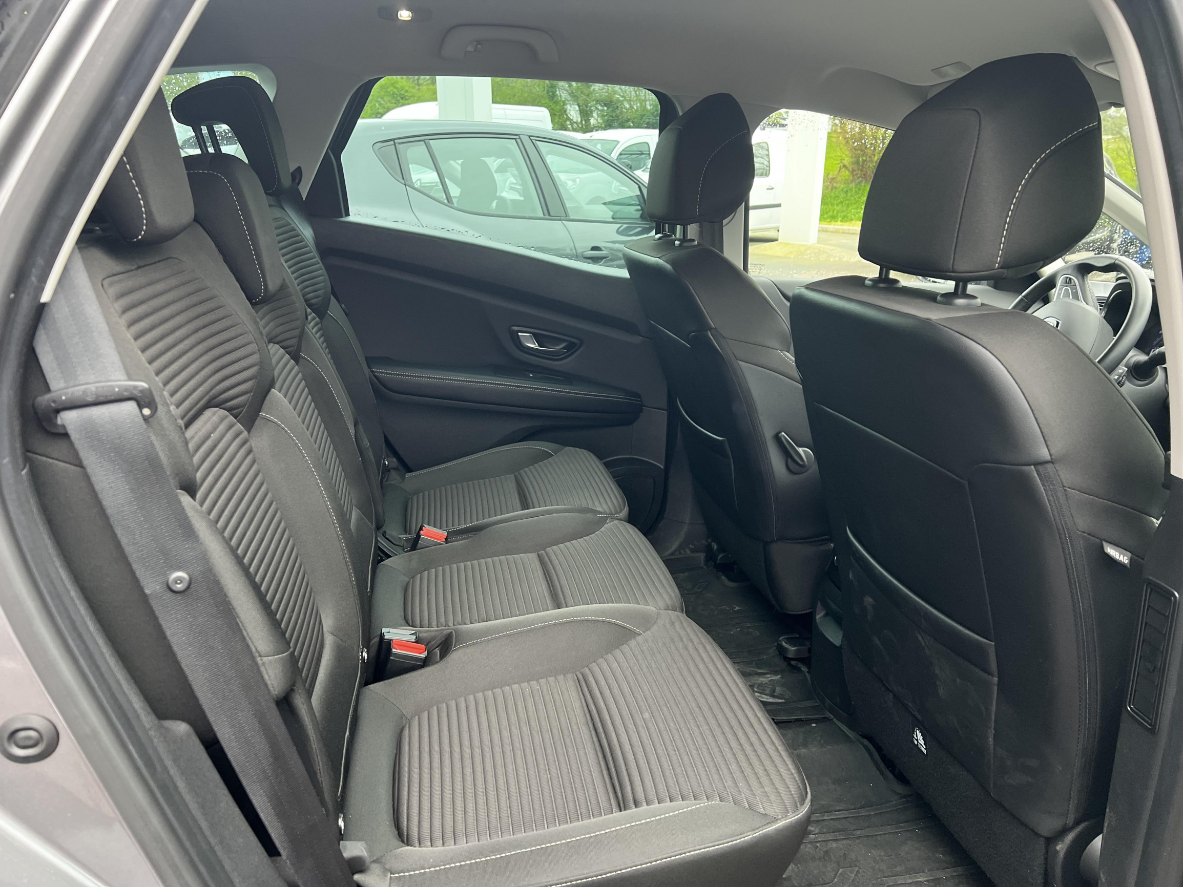 Vente en ligne Renault Scenic 4 Scenic TCe 140 FAP EDC - 21 au prix de 19 990 €