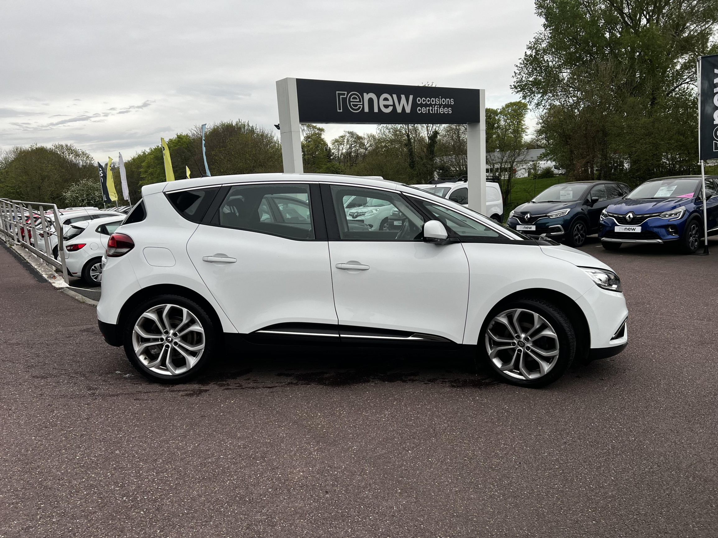 Vente en ligne Renault Scenic 4 Scenic dCi 110 Energy au prix de 15 990 €