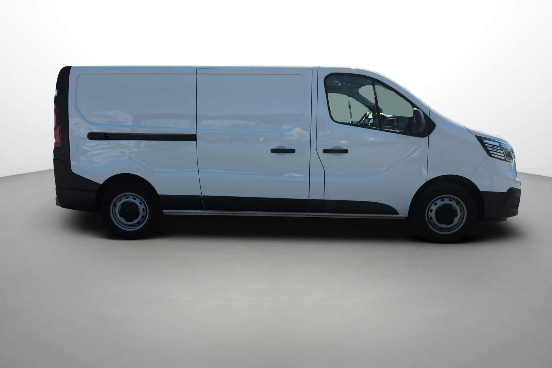 Vente en ligne Renault Trafic 3 Fourgon TRAFIC FGN L2H1 3000 KG BLUE DCI 130 au prix de 23 990 €