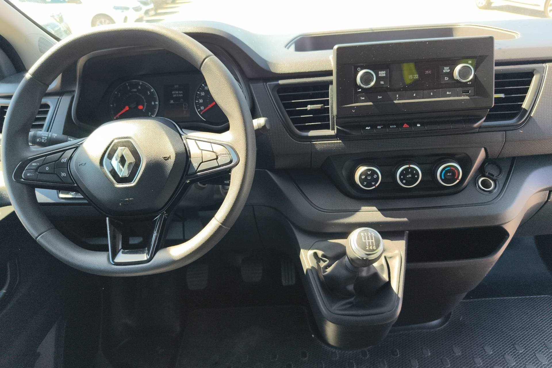 Vente en ligne Renault Trafic 3 Fourgon TRAFIC FGN L2H1 3000 KG BLUE DCI 130 au prix de 23 990 €