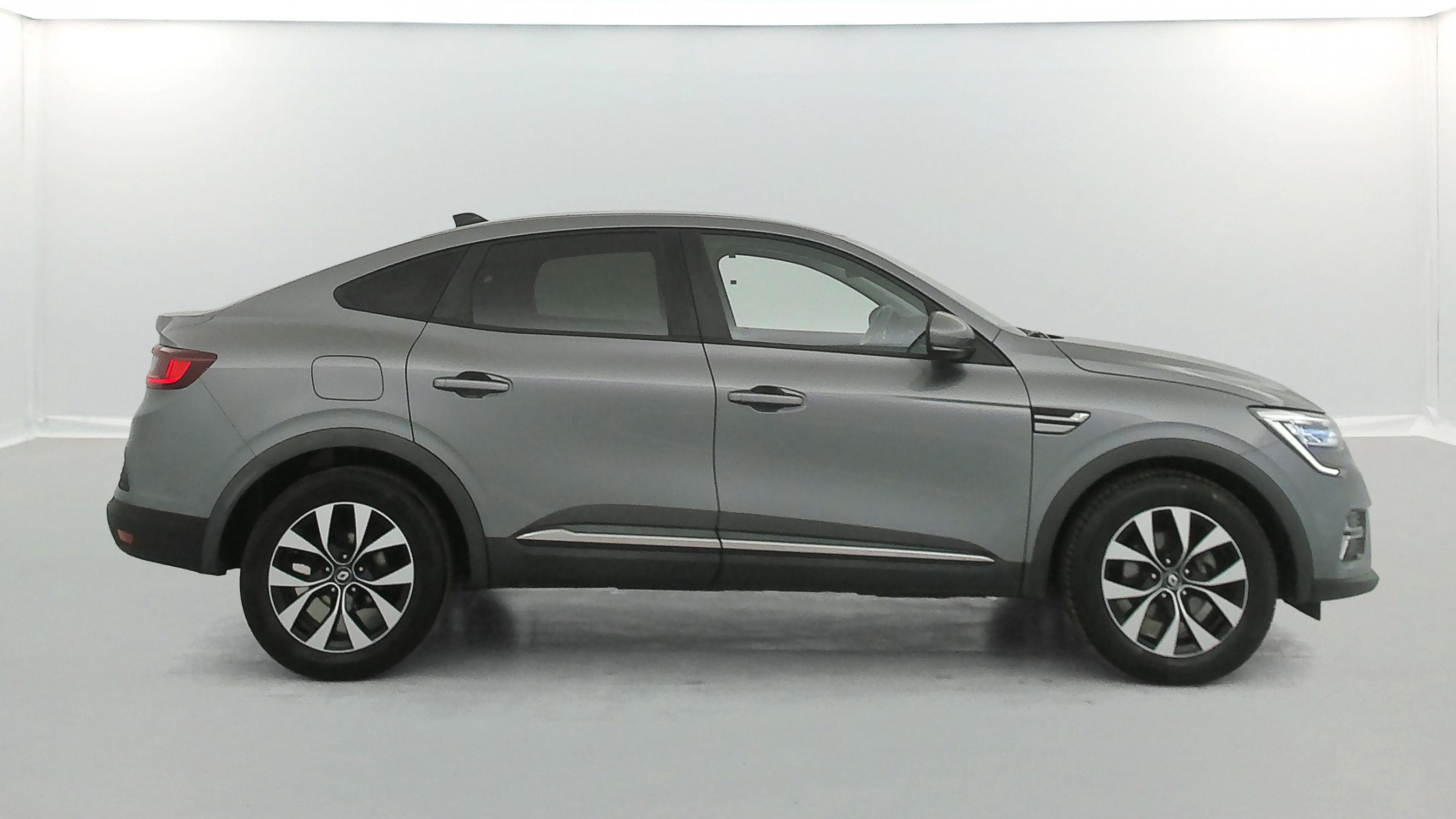 Vente en ligne Renault Arkana  E-Tech 145 au prix de 15 990 €