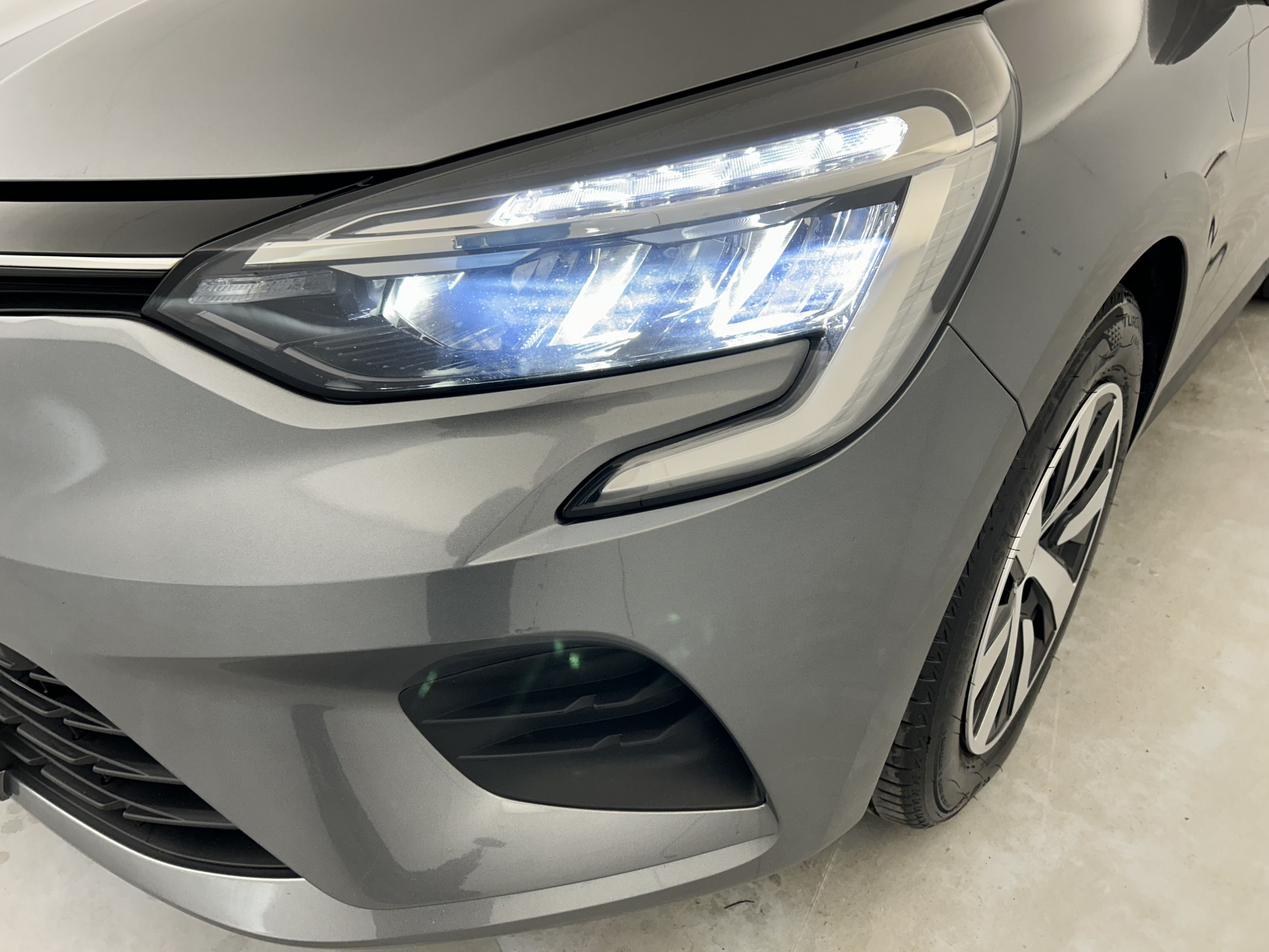 Vente en ligne Renault Clio 5 Clio TCe 90 au prix de 14 490 €