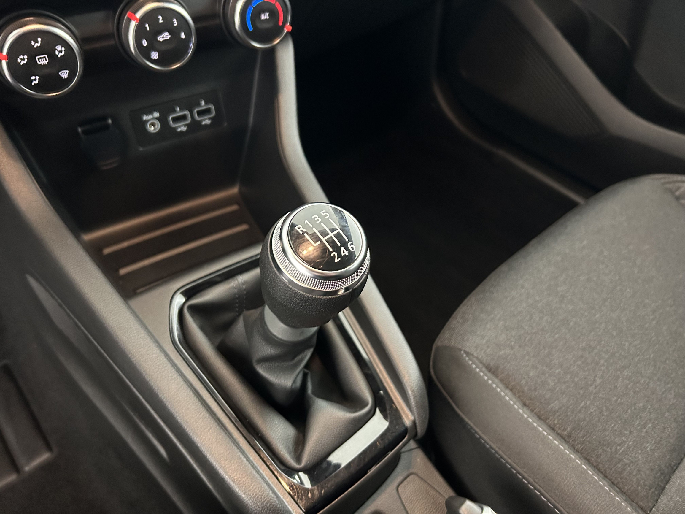 Vente en ligne Renault Clio 5 Clio TCe 90 au prix de 14 490 €