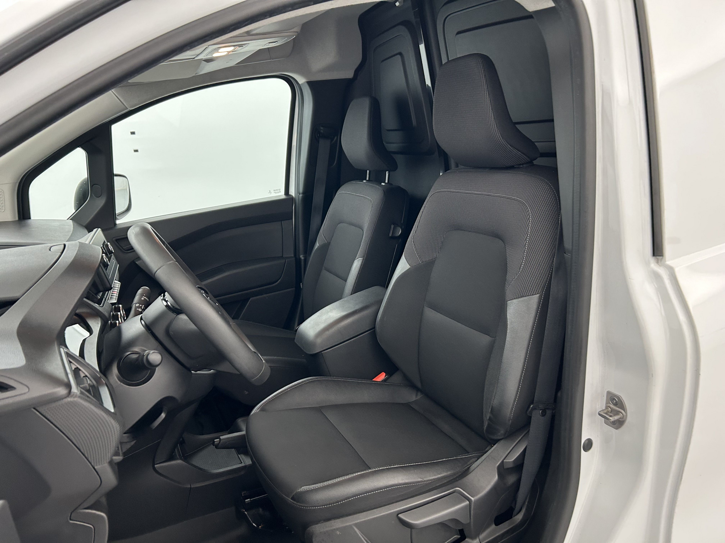Vente en ligne Renault Kangoo Van  BLUE DCI 95 EDC au prix de 14 590 €