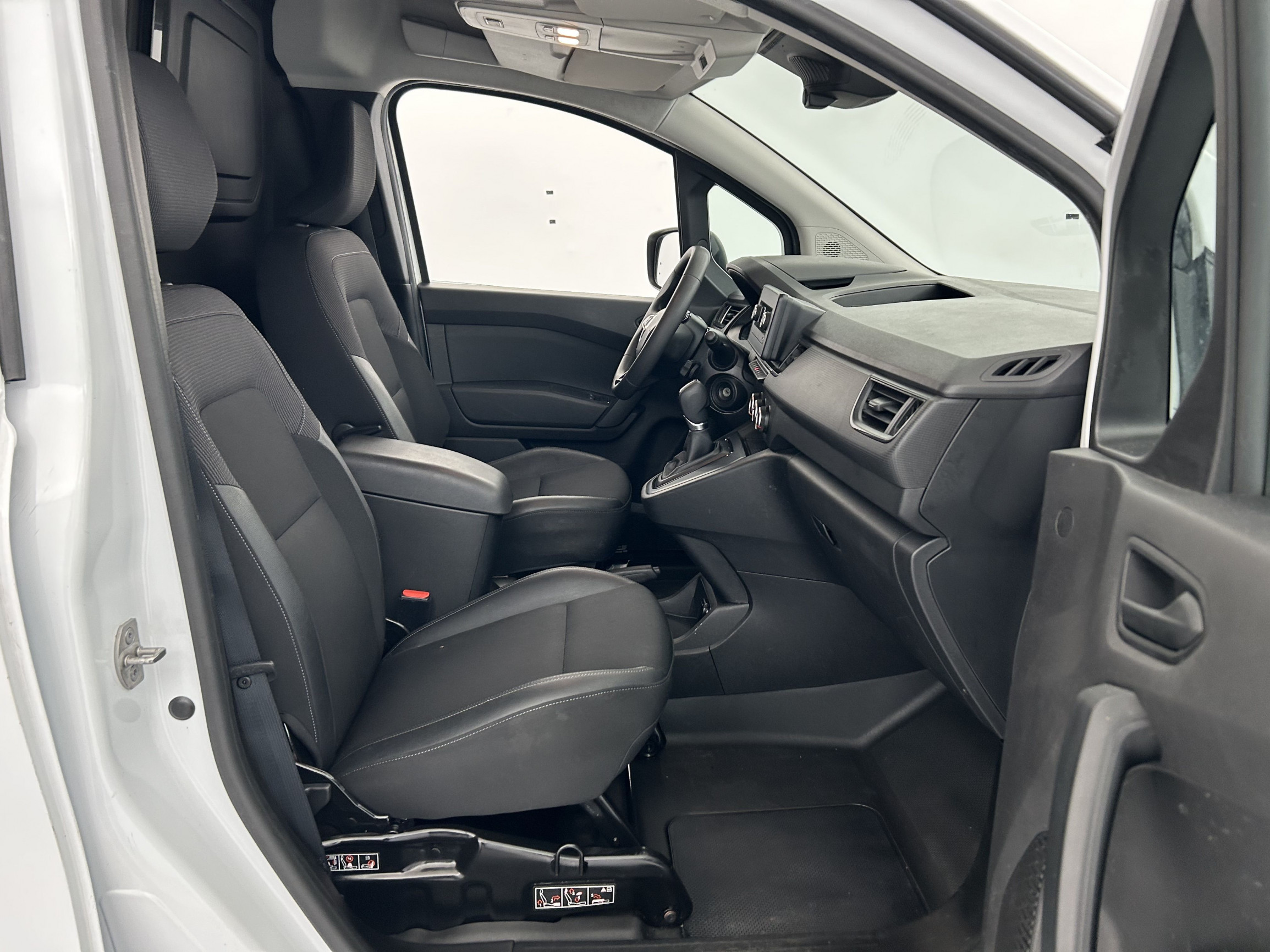 Vente en ligne Renault Kangoo Van  BLUE DCI 95 EDC au prix de 14 590 €