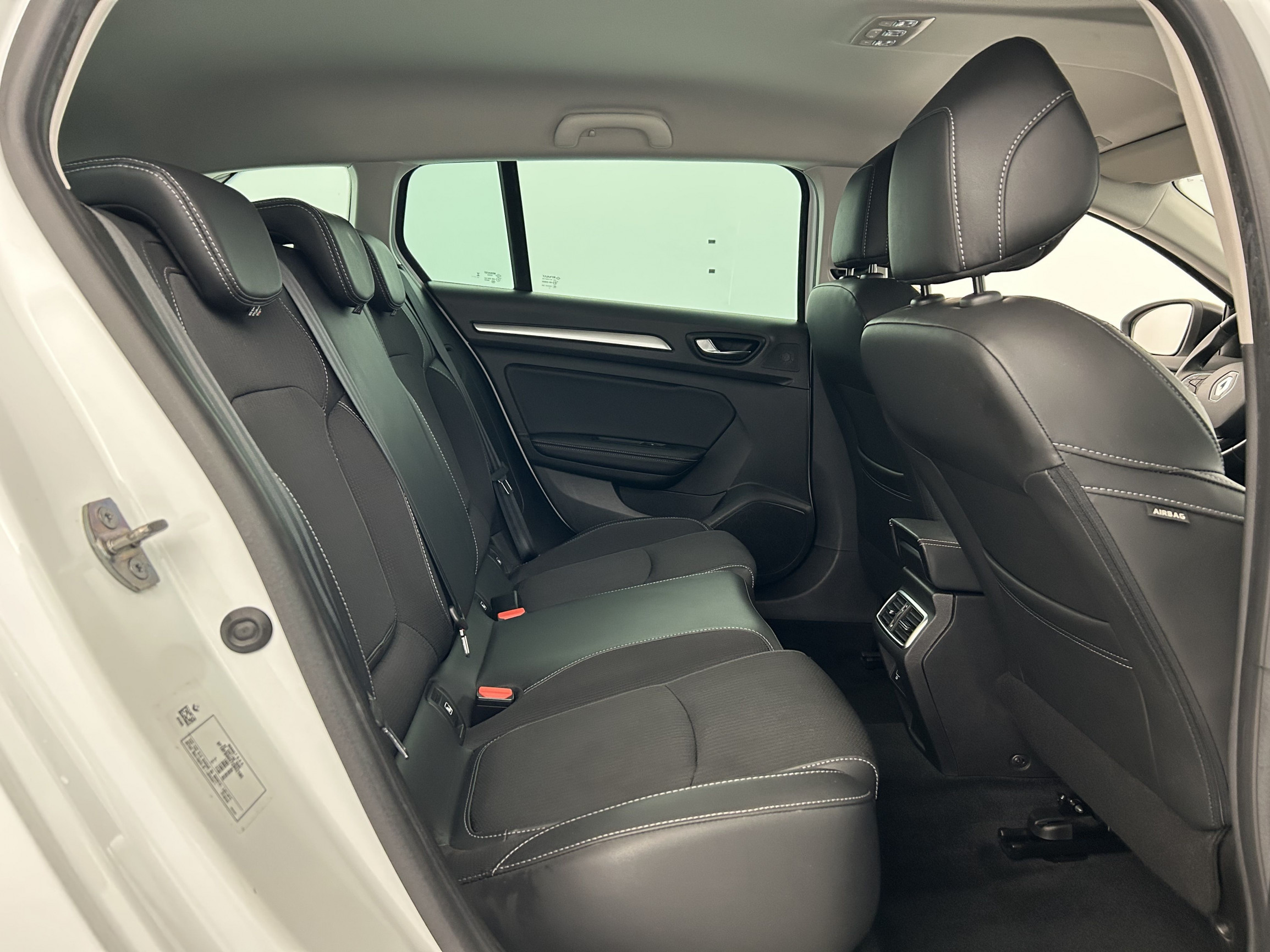 Vente en ligne Renault Megane 4 Estate  Blue dCi 115 EDC au prix de 22 690 €