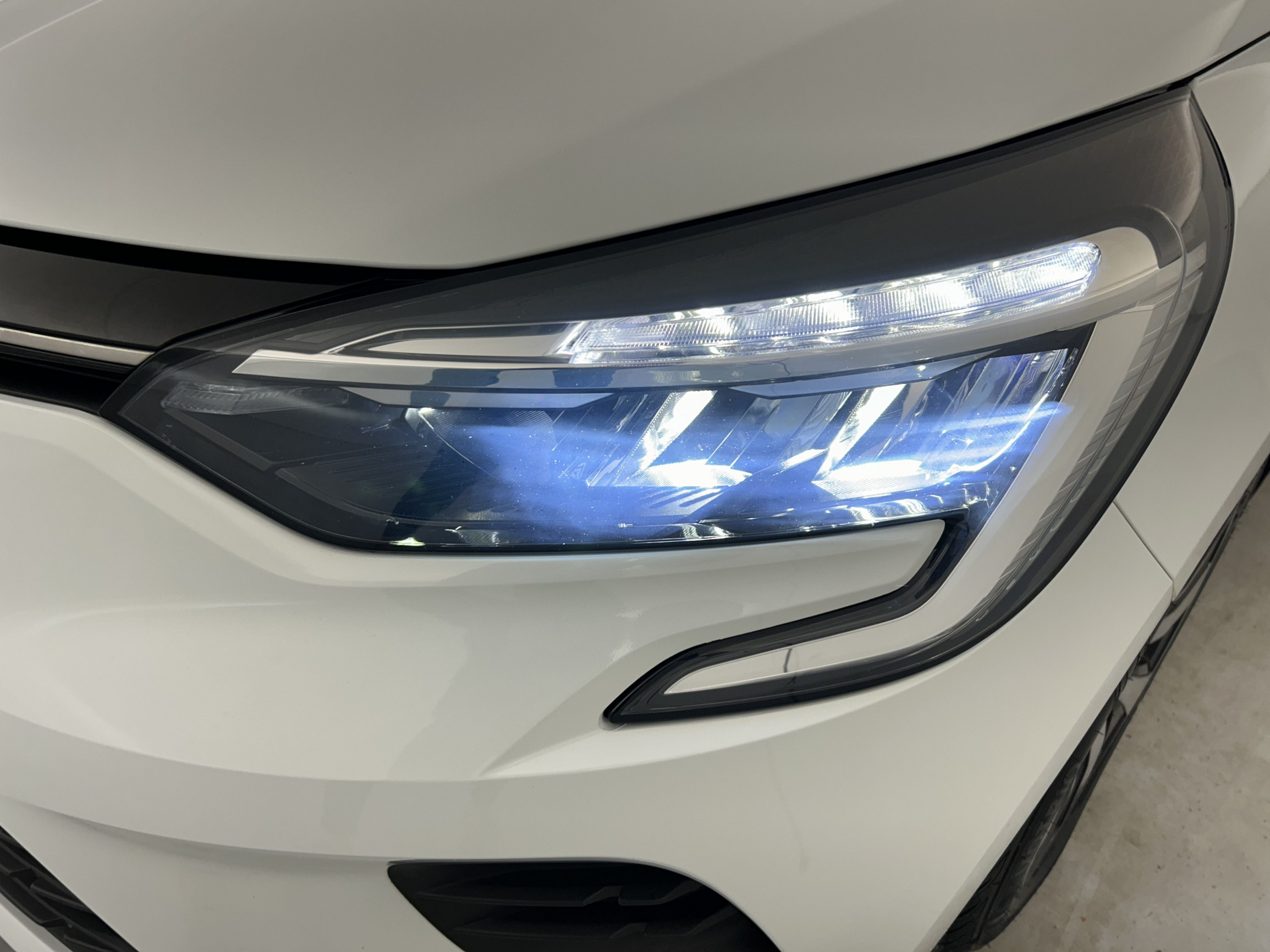 Vente en ligne Renault Clio 5 Clio E-Tech hybride 145 au prix de 14 790 €