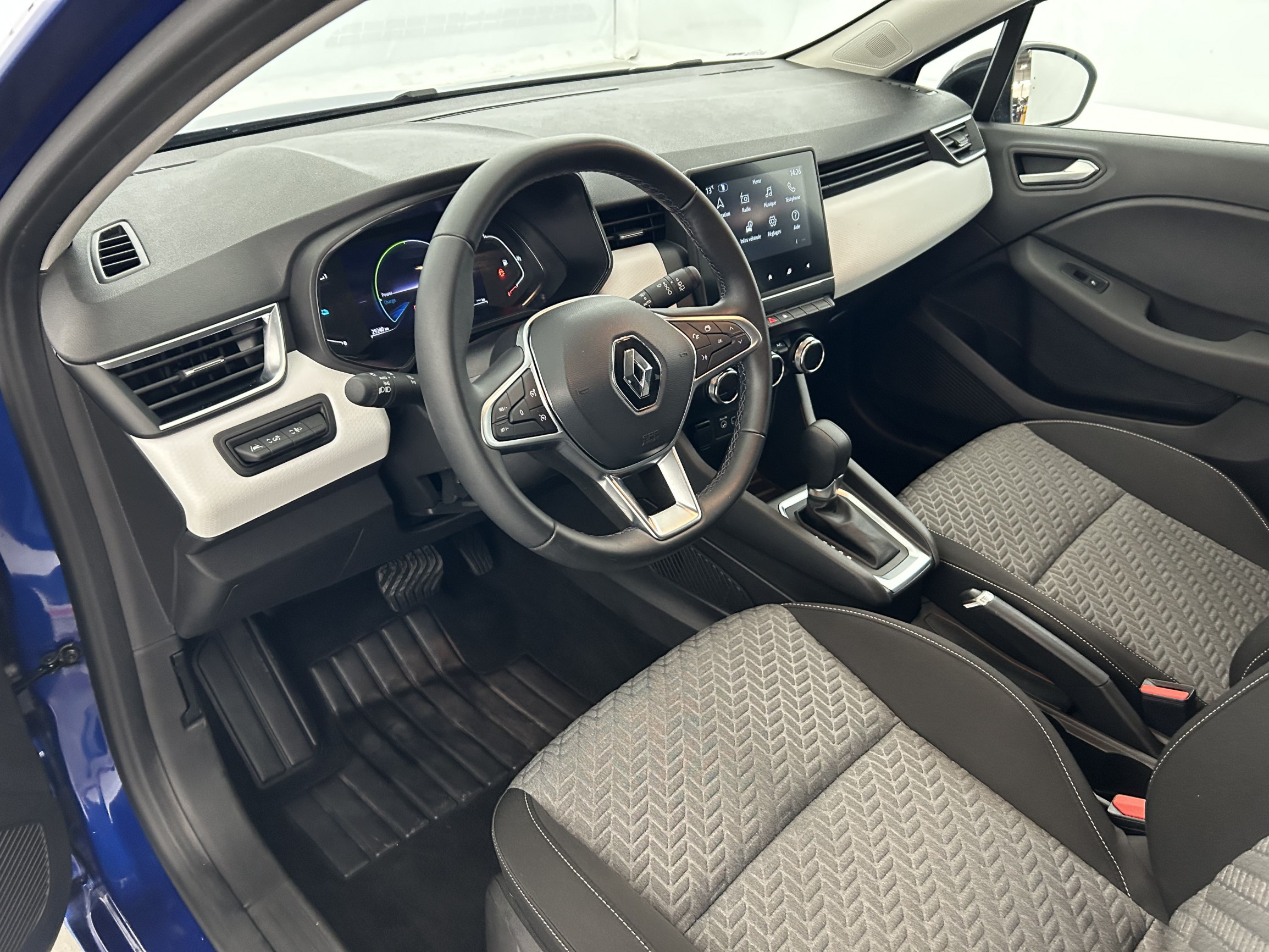 Vente en ligne Renault Clio 5 Clio E-Tech full hybrid 145 au prix de 17 190 €