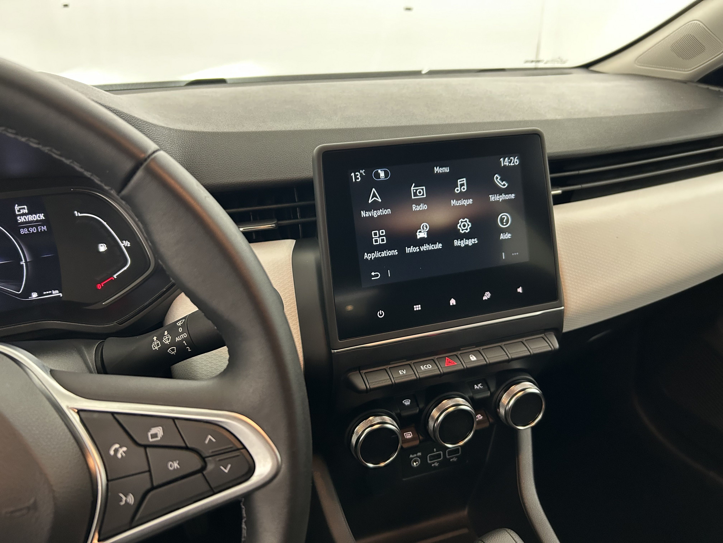 Vente en ligne Renault Clio 5 Clio E-Tech full hybrid 145 au prix de 17 190 €