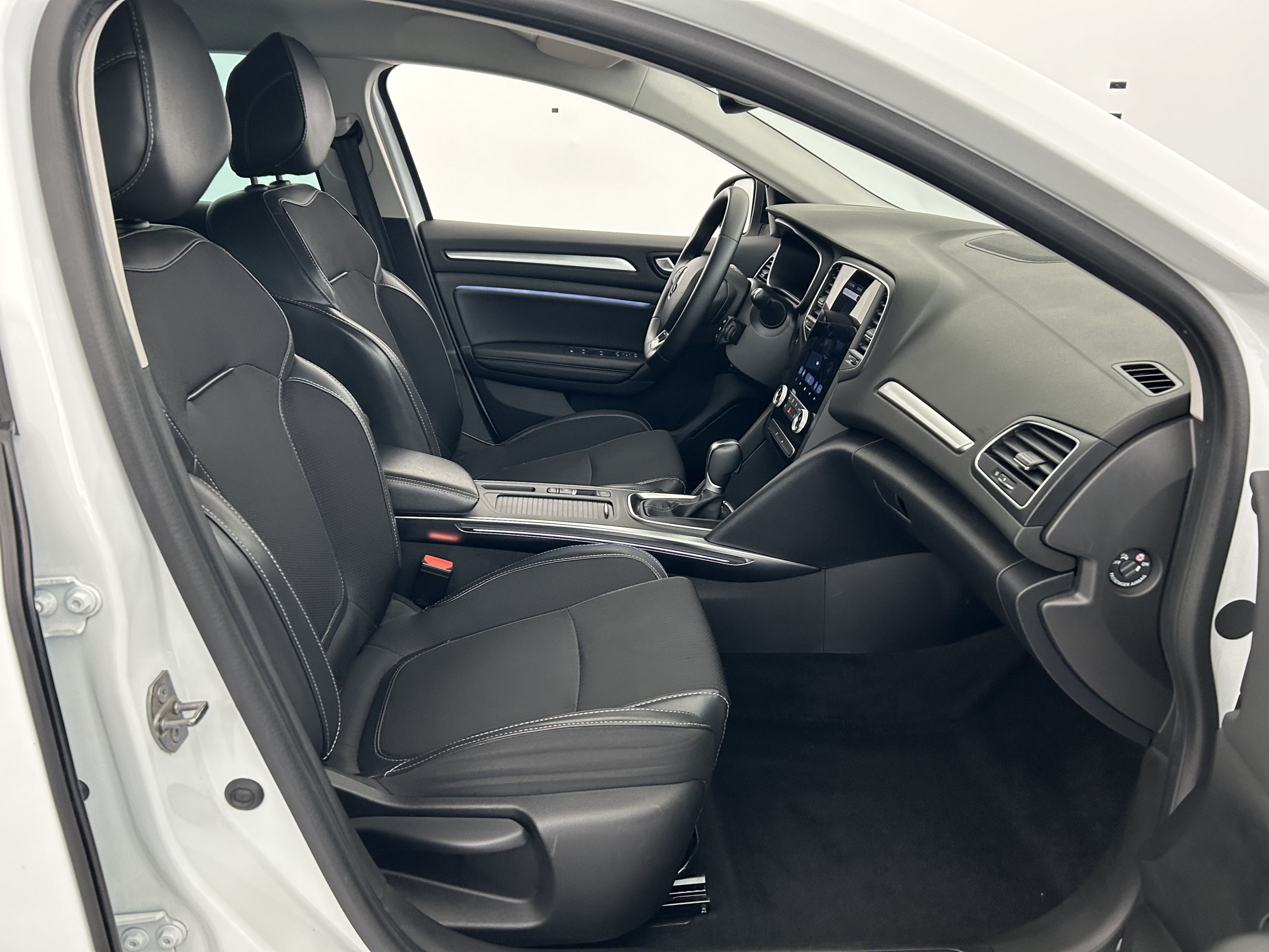 Vente en ligne Renault Megane 4 Estate  Blue dCi 115 EDC au prix de 21 990 €