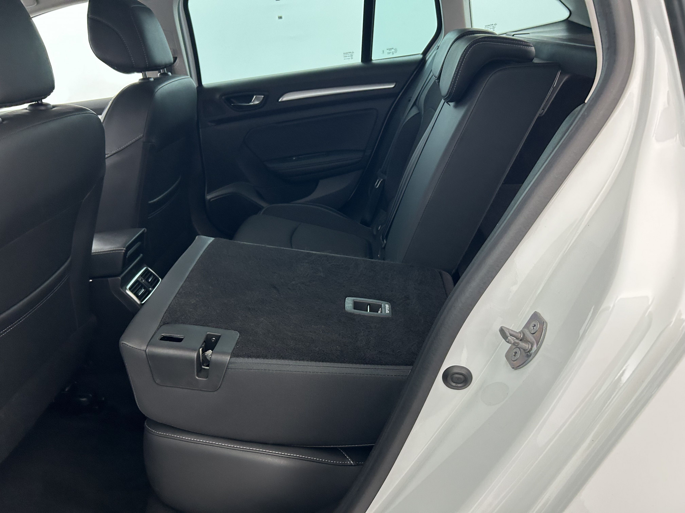 Vente en ligne Renault Megane 4 Estate  Blue dCi 115 EDC au prix de 21 990 €