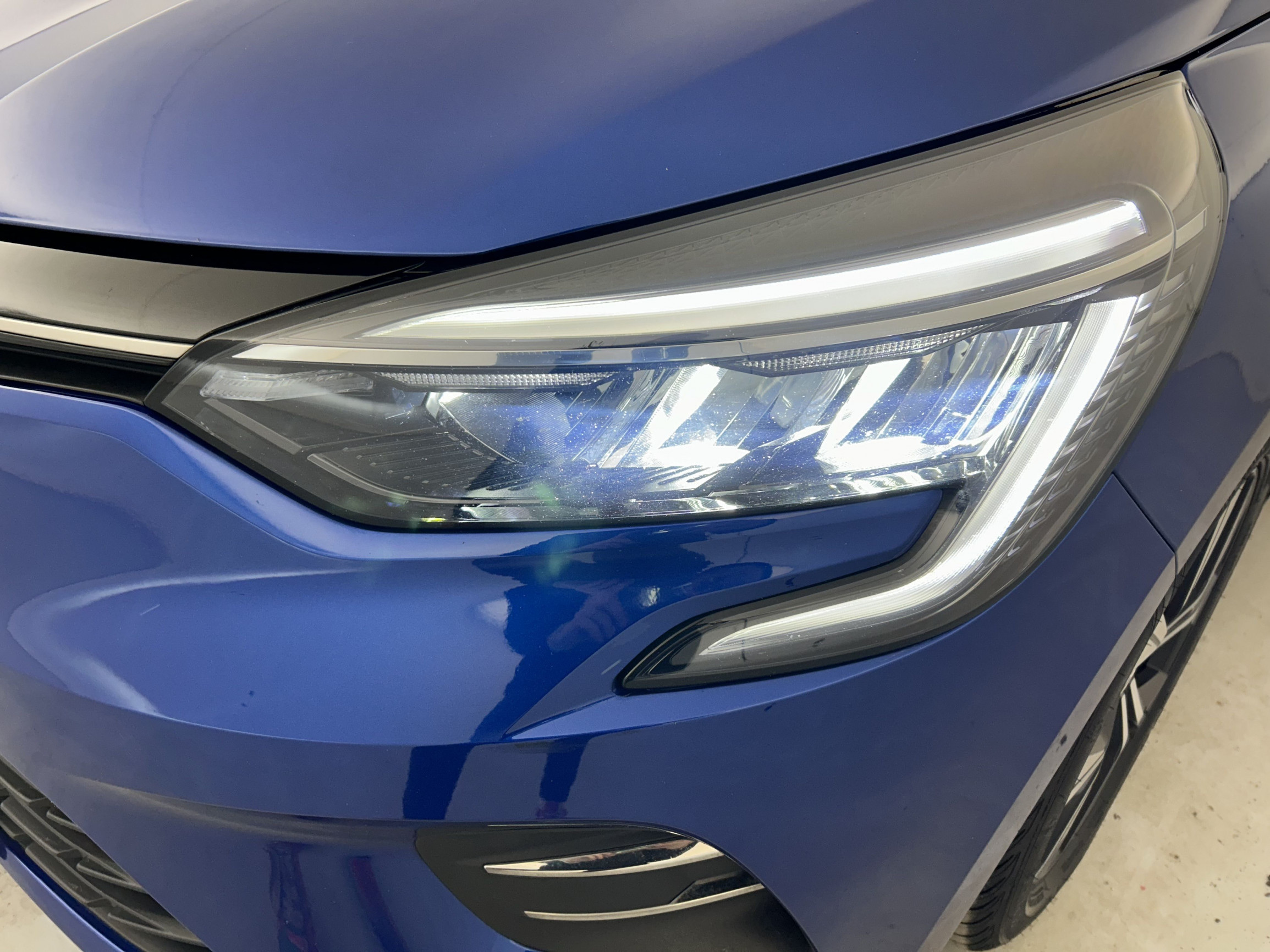 Vente en ligne Renault Clio 5 Clio E-Tech full hybrid 145 au prix de 17 190 €