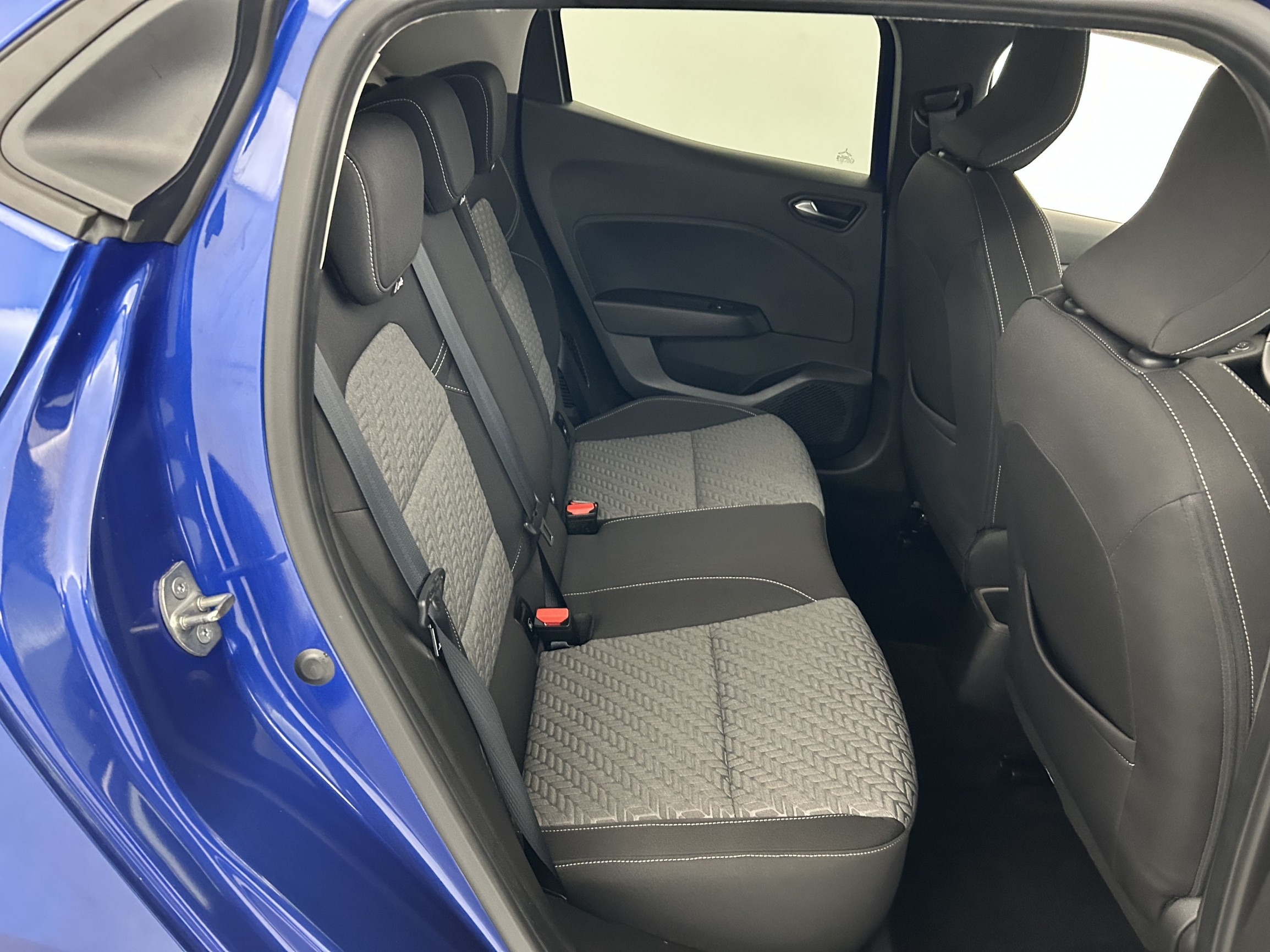 Vente en ligne Renault Clio 5 Clio E-Tech full hybrid 145 au prix de 17 190 €