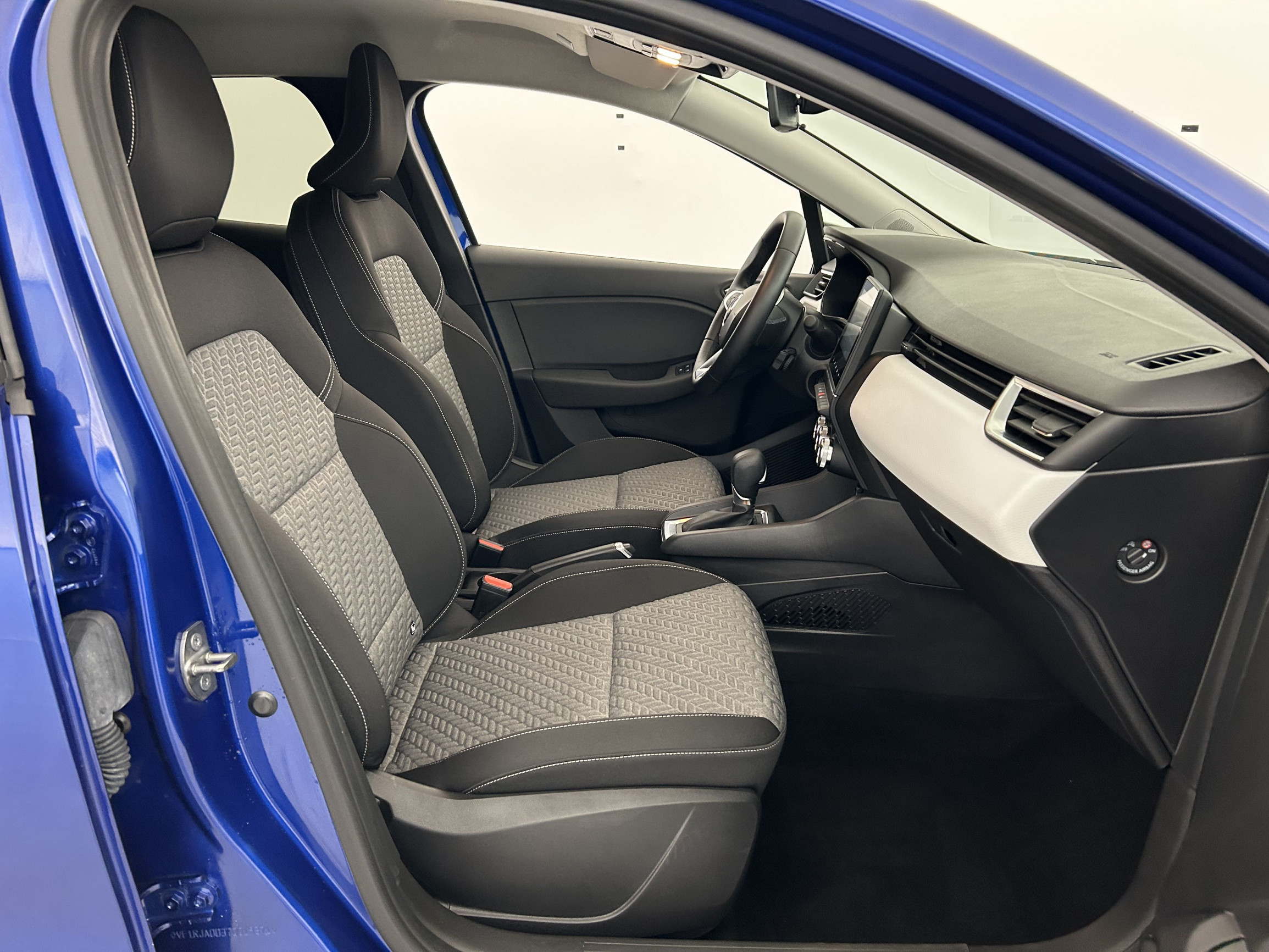 Vente en ligne Renault Clio 5 Clio E-Tech full hybrid 145 au prix de 17 190 €