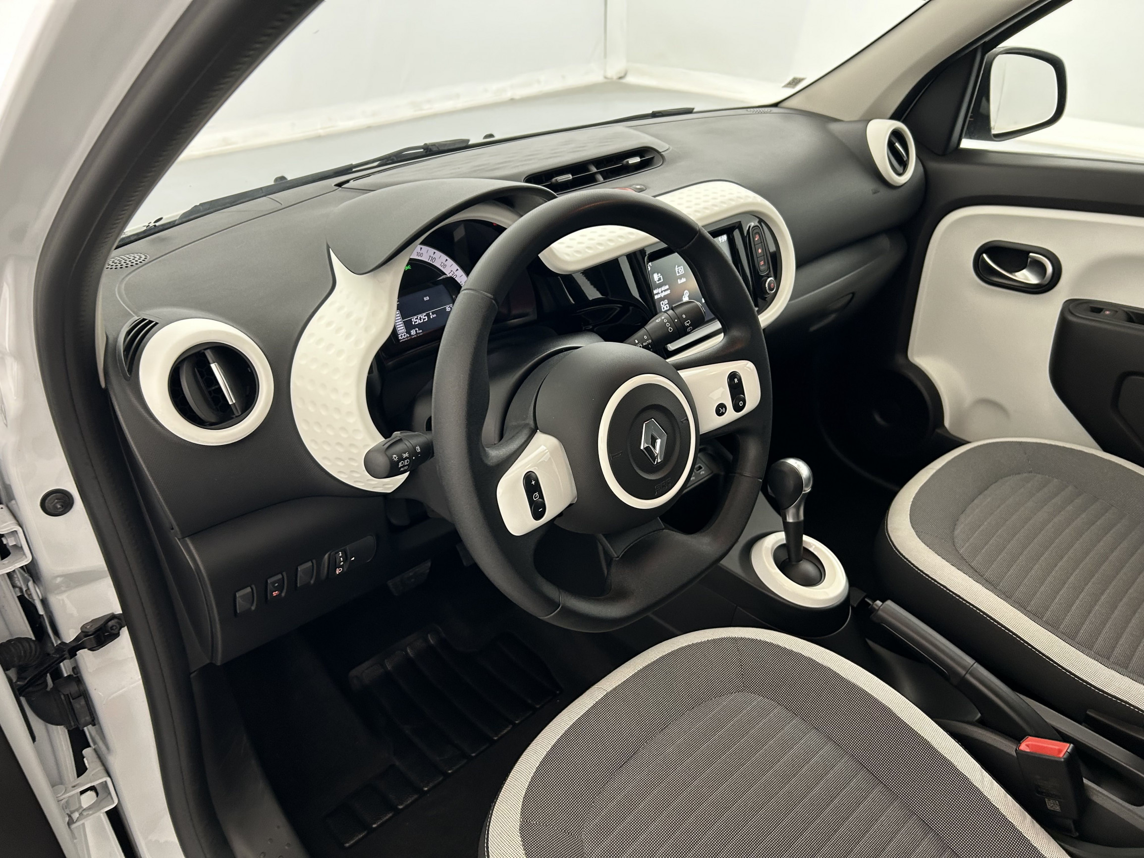 Vente en ligne Renault Twingo Electrique Twingo III E-Tech au prix de 11 590 €